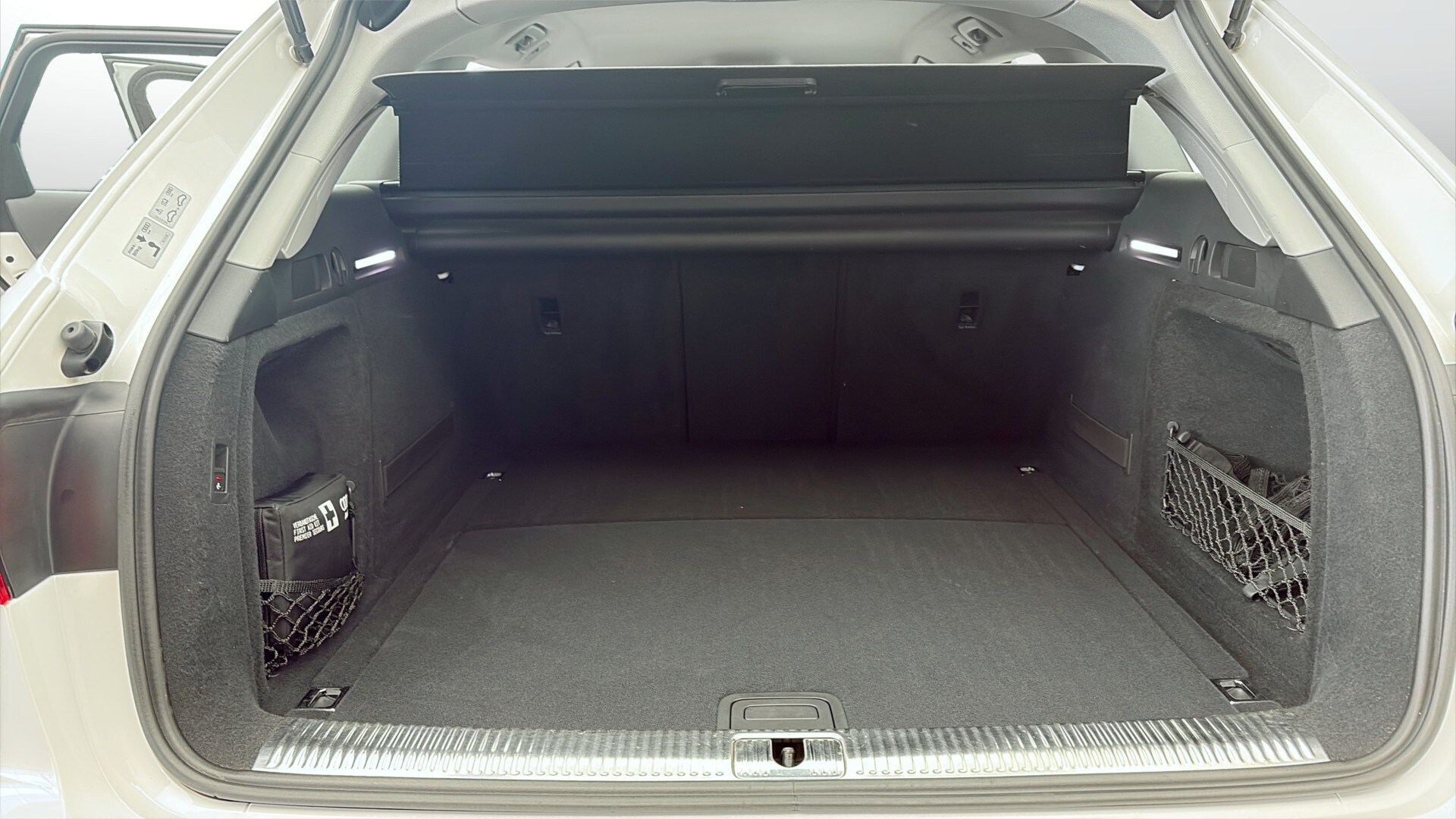 Bild som visar&nbsp;Audi A4 allroad quattro&nbsp;A4 allroad quattro 40 TDI Proline 190 hk S tronic - för mer information kontakta din Audi Partner