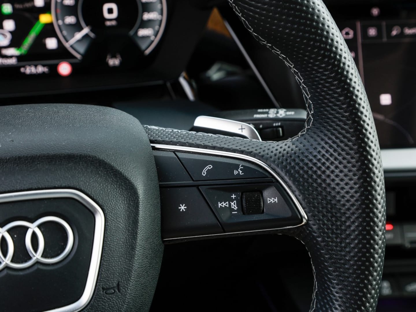 Bild über Audi A3 Sportback TFSI e S line 45 TFSI e S tronic - für weitere Informationen kontaktieren Sie den Audi Partner