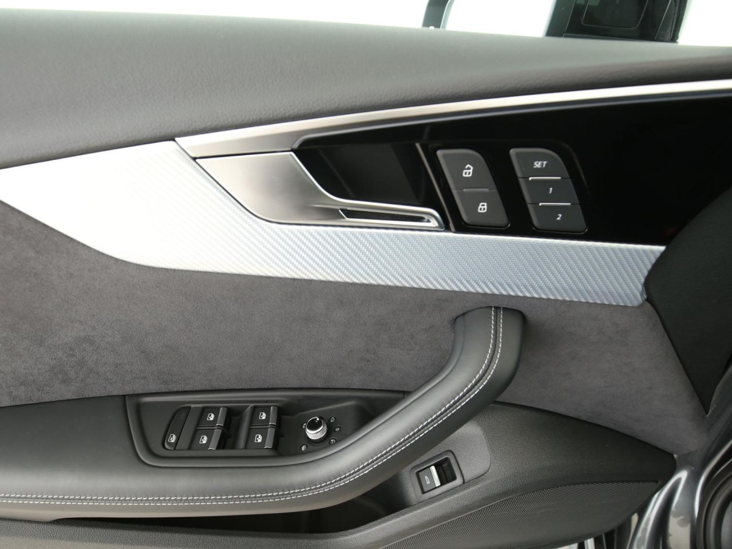 Image about Audi RS 4 Avant TFSI quattro tiptronic
