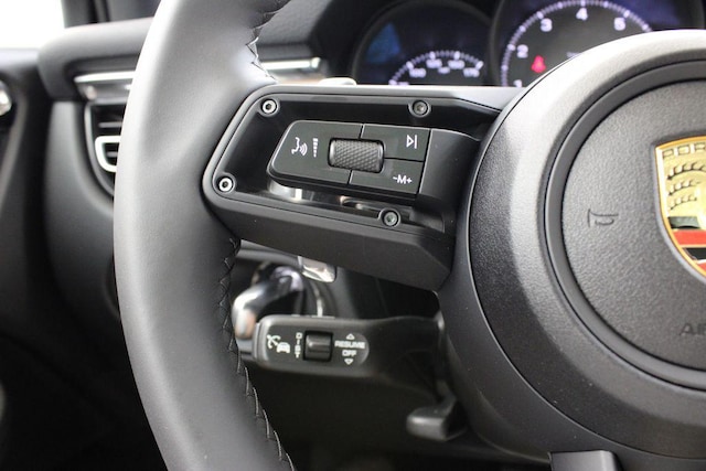 2025 Porsche Macan S - Photo 34