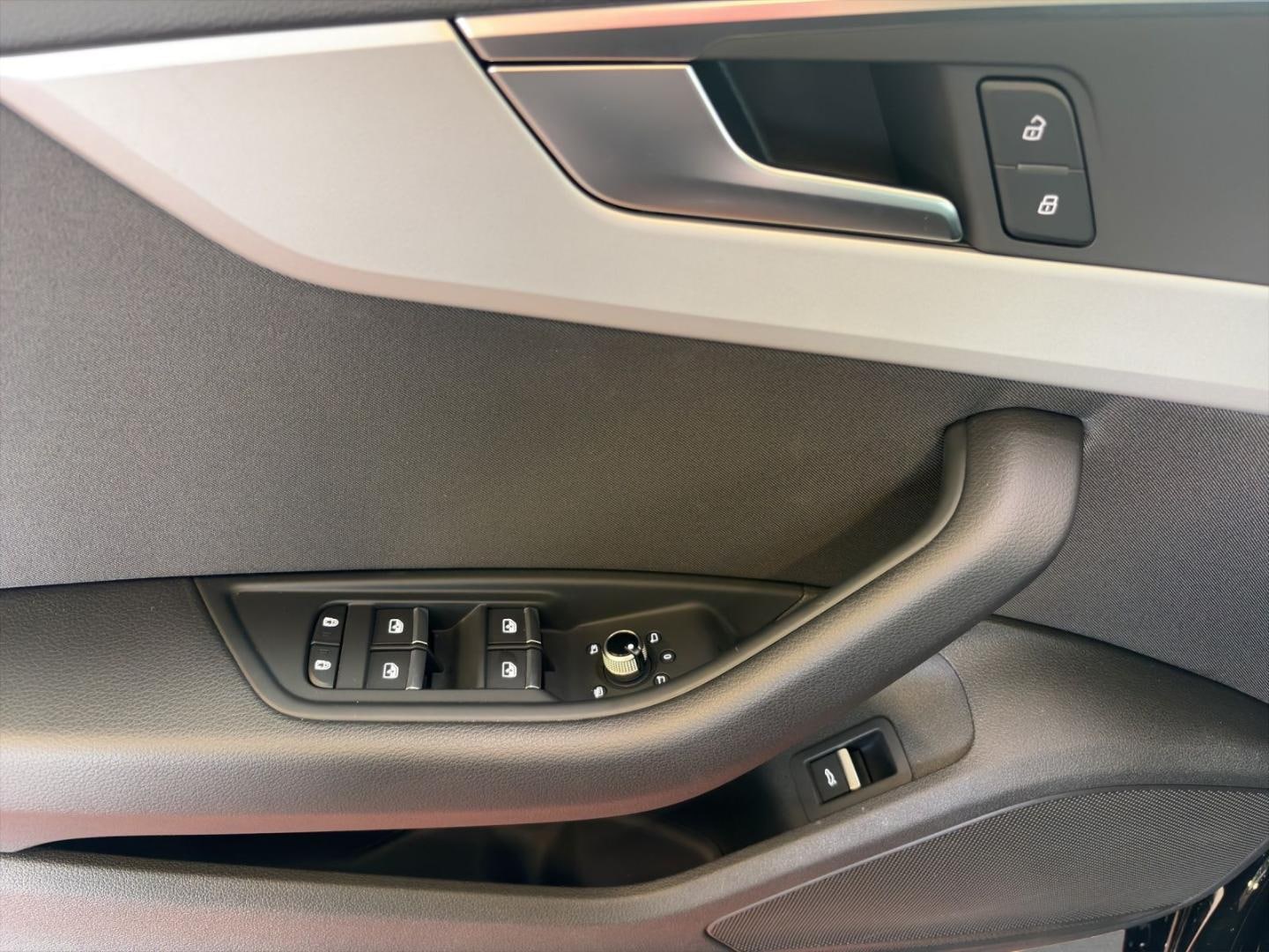Bild über Audi A4 Limousine 35 TDI S tronic - für weitere Informationen kontaktieren Sie den Audi Partner