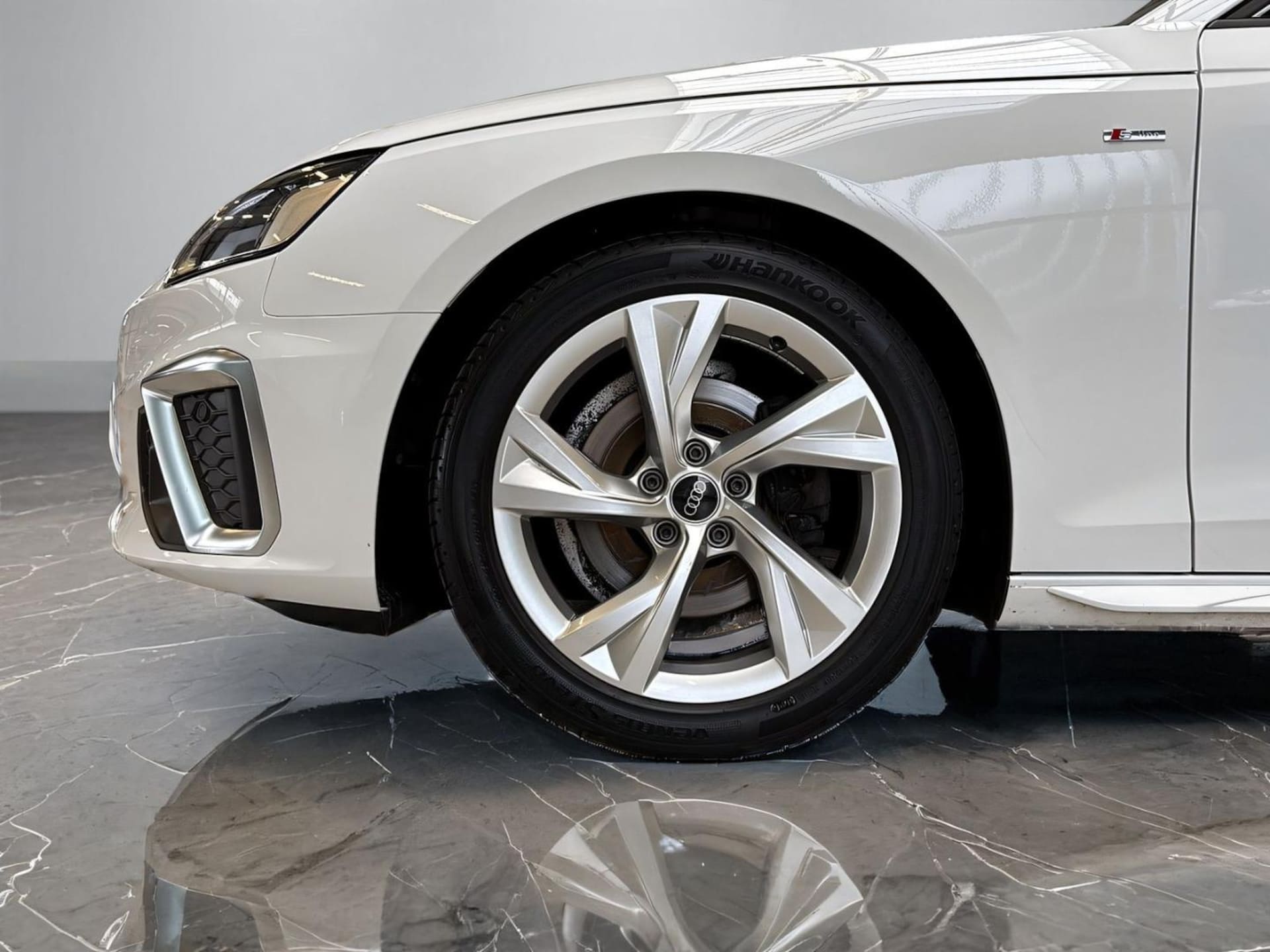 Audi A4 Avant S line