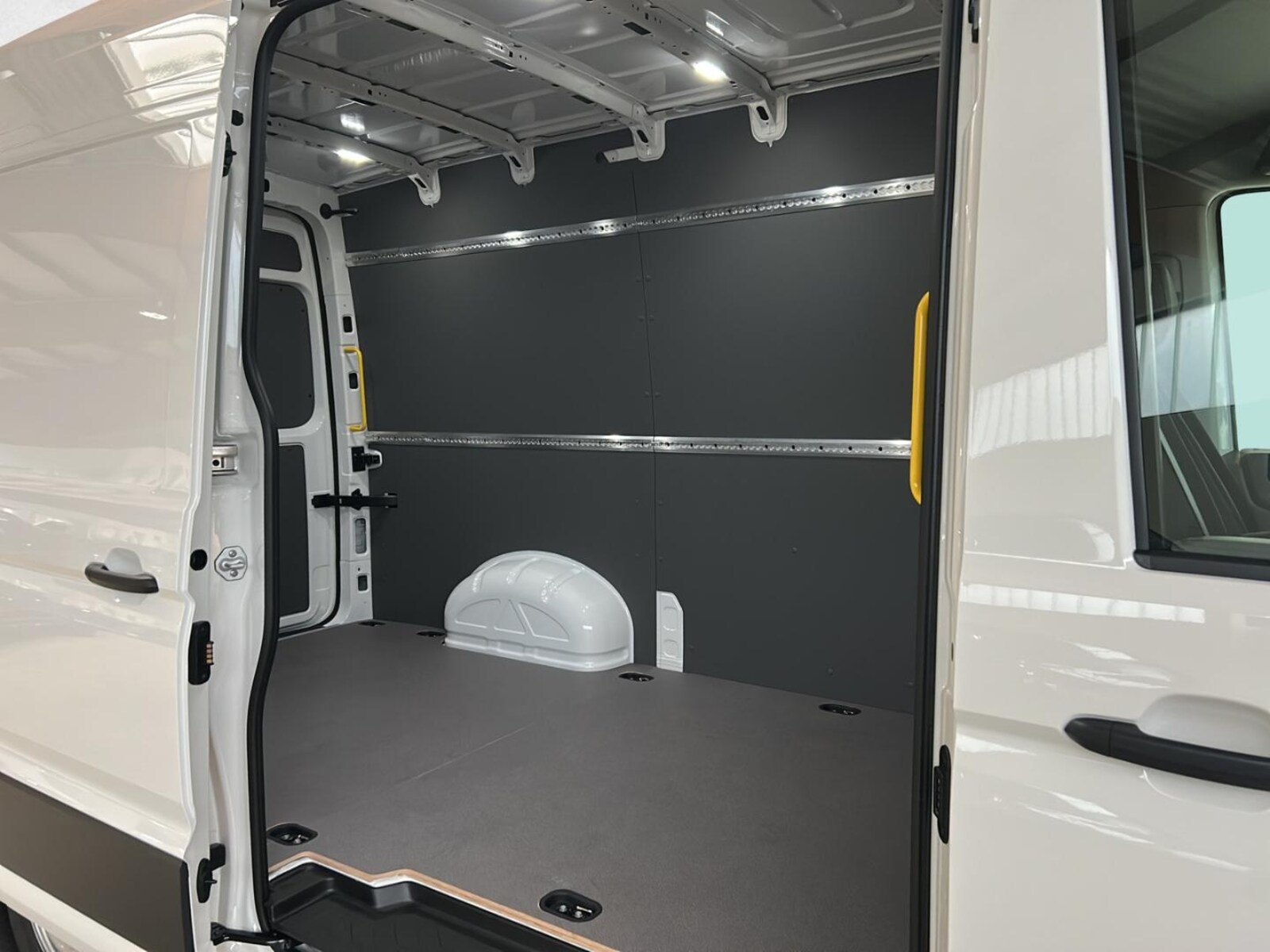 Volkswagen Crafter Kasten mittlerer Radstand – Bild 10