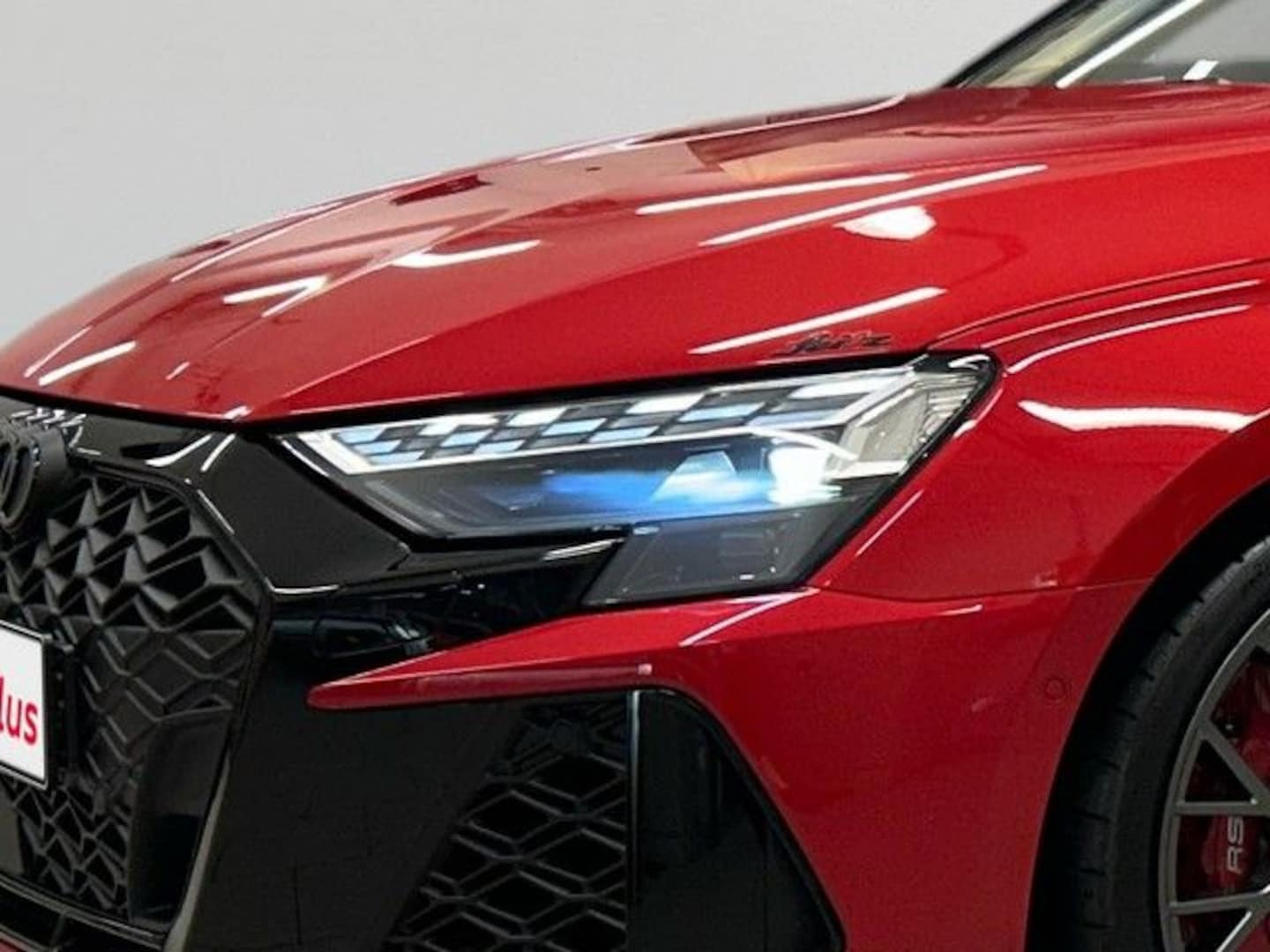 Bild über Audi RS 3 Limousine TFSI quattro S tronic - für weitere Informationen kontaktieren Sie den Audi Partner
