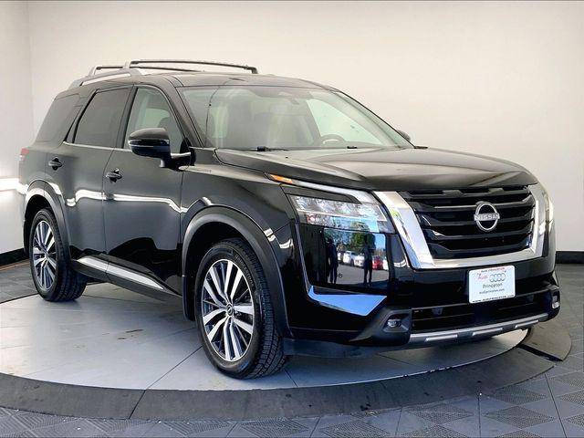 2022 Nissan Pathfinder Platinum 4WD's photo