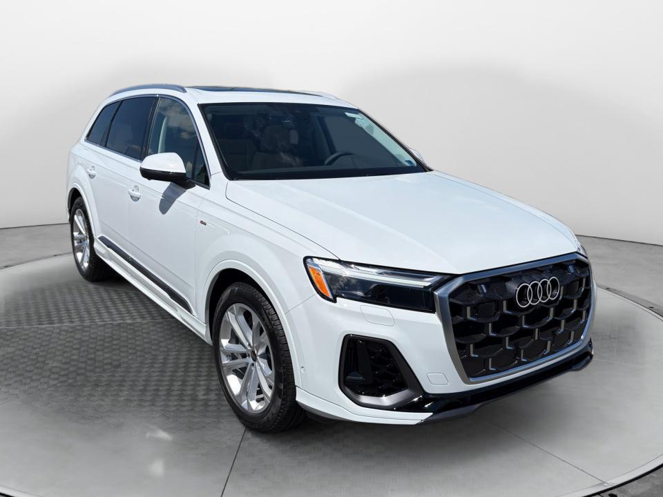 2026 Audi Q7 55 S Line Premium Plus quattro Tiptronic's photo