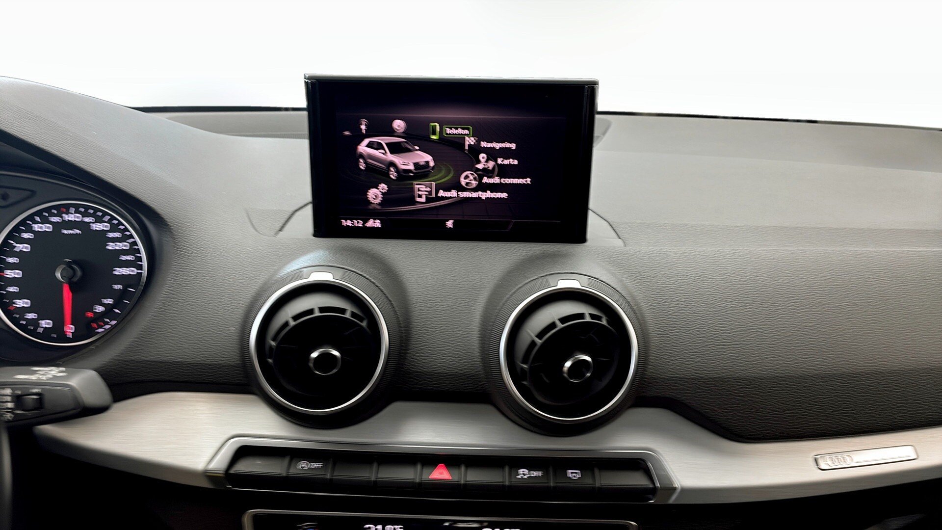 Bild som visar&nbsp;Audi Q2&nbsp;Q2 30 TFSI Proline Sport 116 hk 6-växlad - för mer information kontakta din Audi Partner