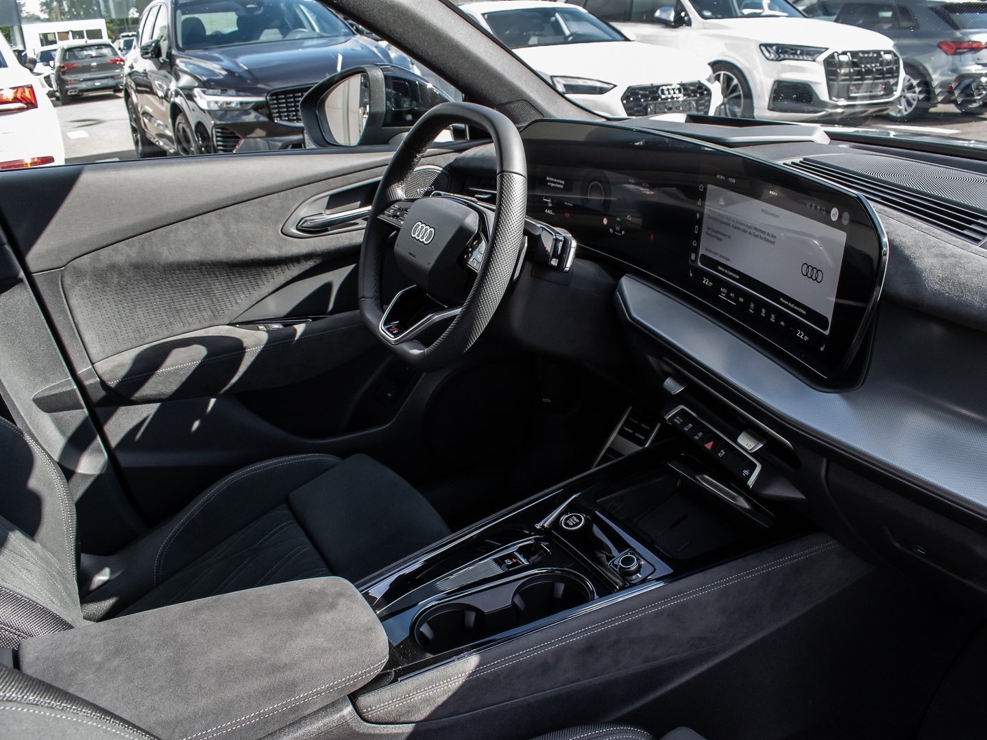 Bild über Audi Q3 SUV TFSI 110 kW S tronic - für weitere Informationen kontaktieren Sie den Audi Partner