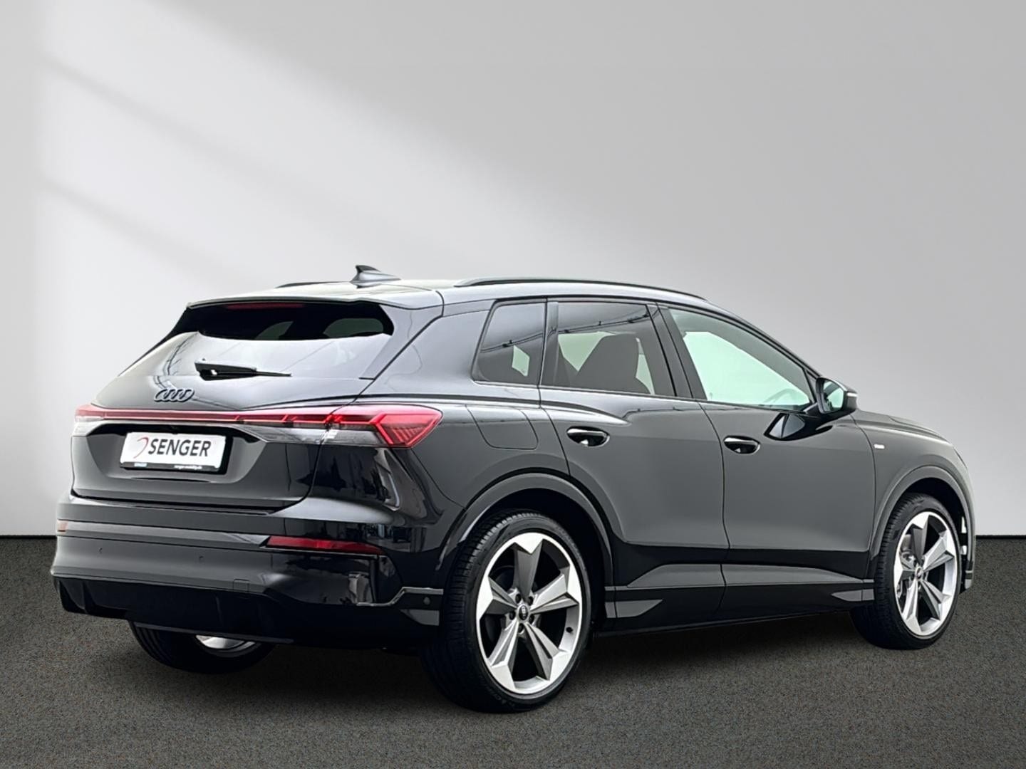 Bild über Audi Q4 SUV e-tron e-tron performance 210 kW - für weitere Informationen kontaktieren Sie den Audi Partner