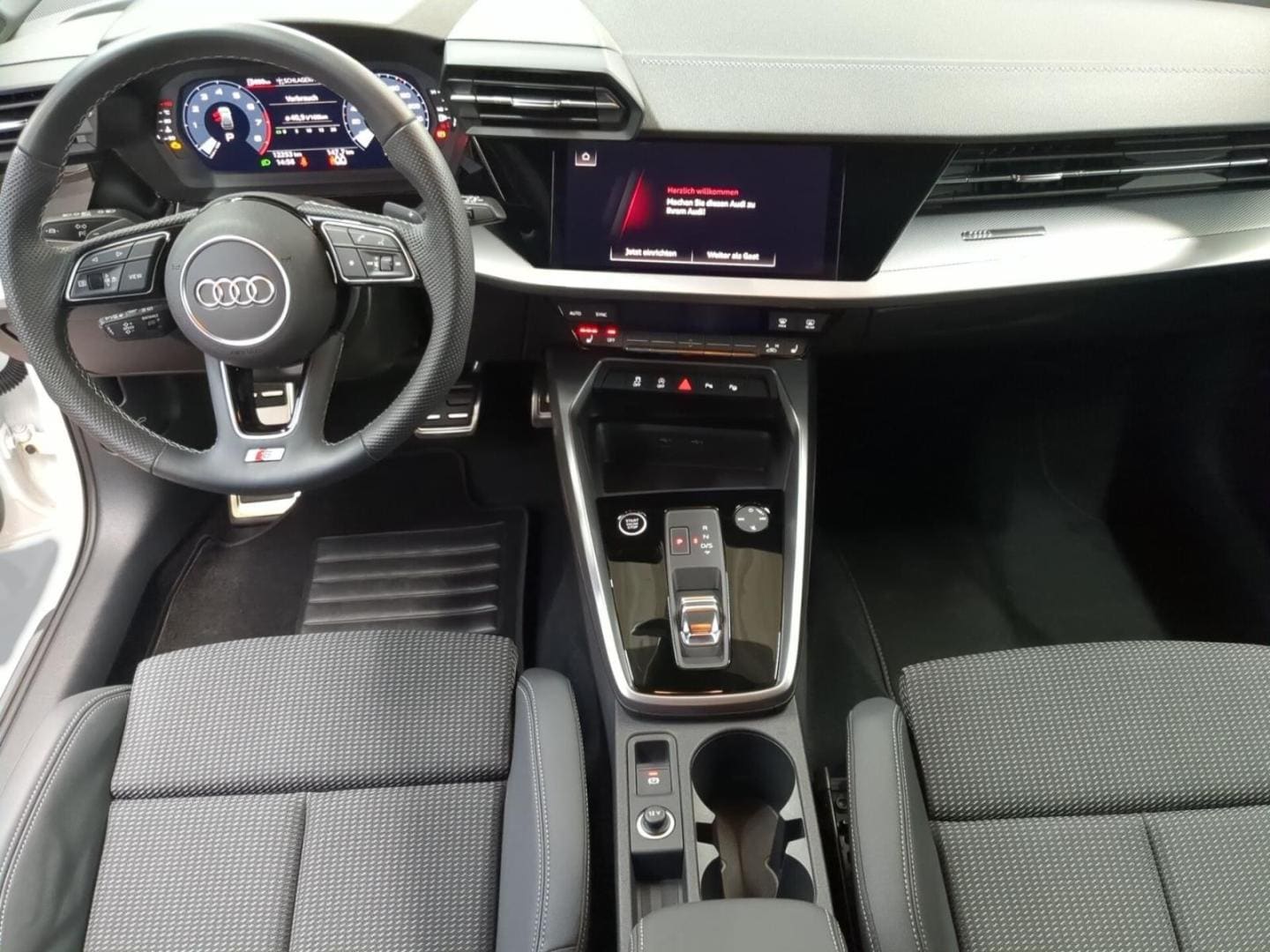 Bild über Audi A3 Sportback S line 30 TFSI S tronic - für weitere Informationen kontaktieren Sie den Audi Partner