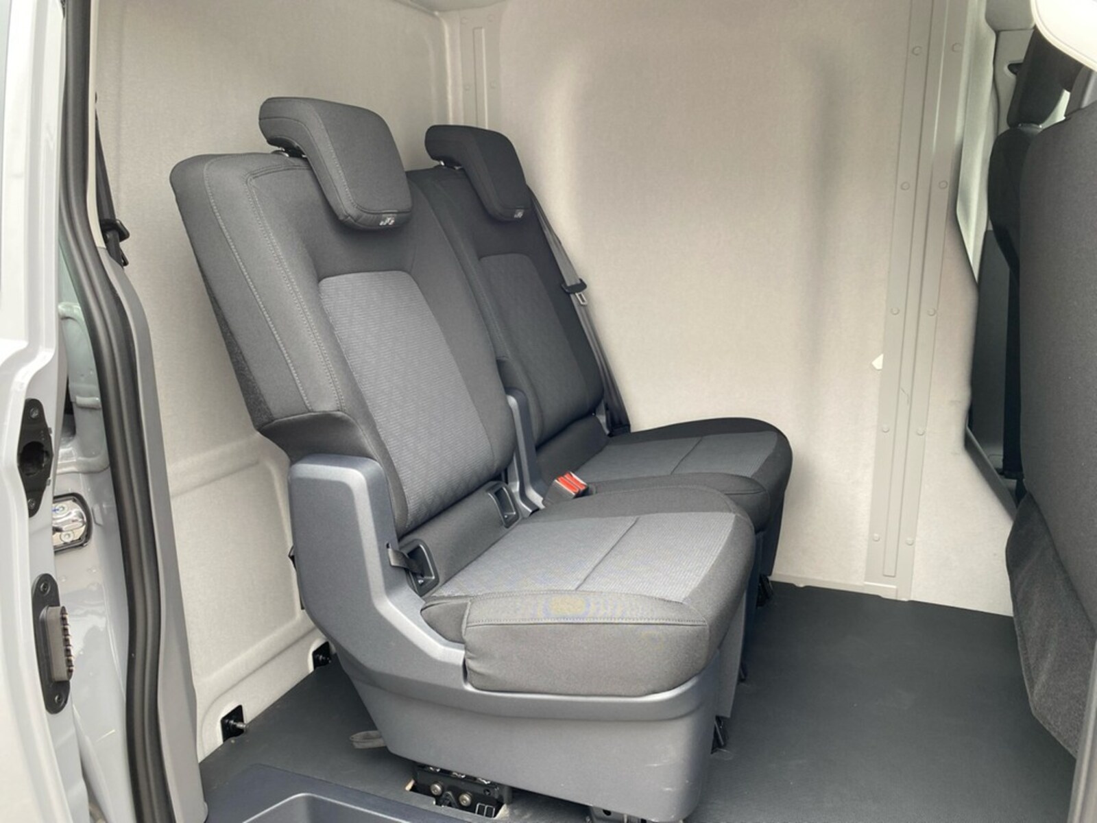 Volkswagen Transporter Kasten langer Radstand – Bild 6