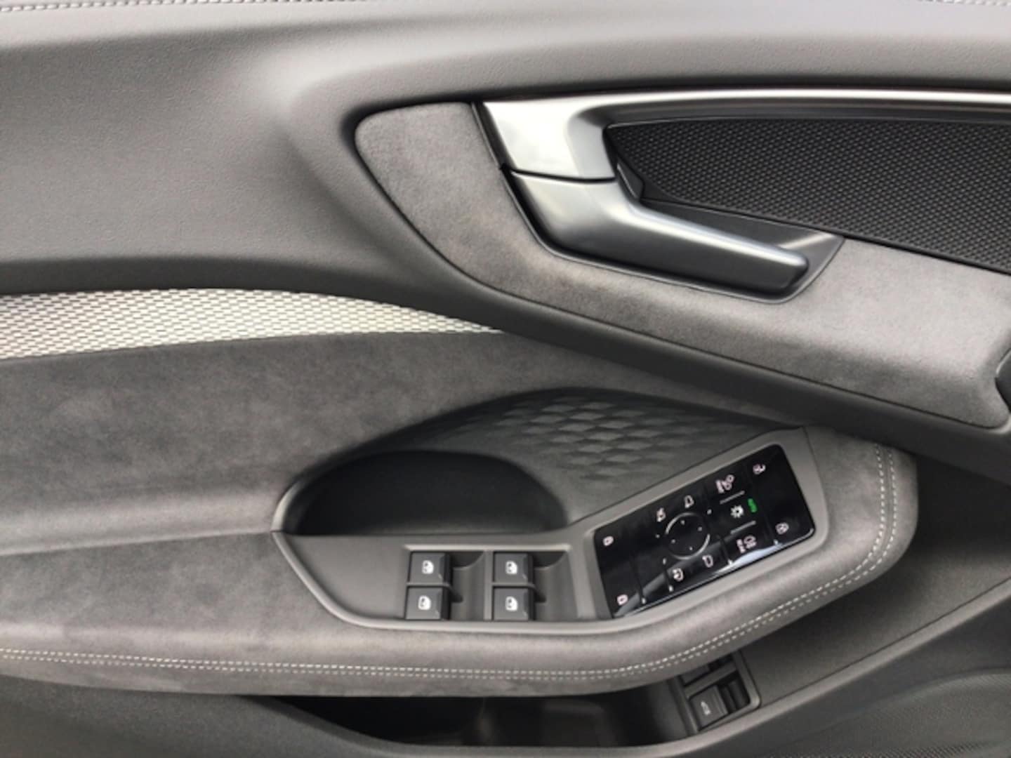 Bild über Audi A5 Avant e-hybrid e-hybrid quattro 270 kW S tronic - für weitere Informationen kontaktieren Sie den Audi Partner