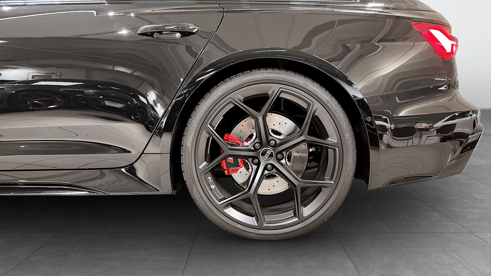 Bild som visar Audi RS 6 Avant RS 6 Avant performance 630 hk tiptronic - för mer information kontakta din Audi Partner