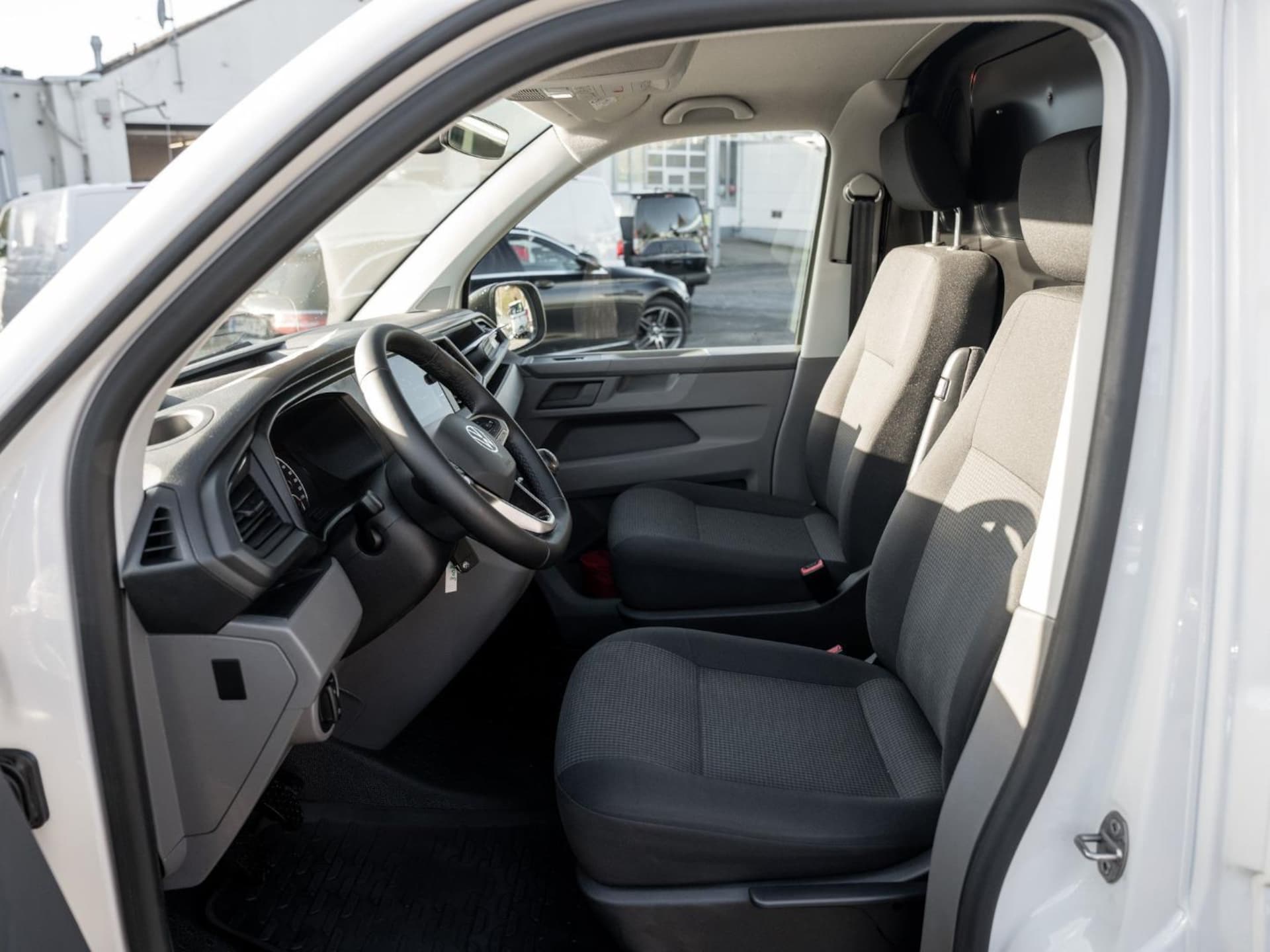 Volkswagen T6.1 Transporter Kasten langer Radstand