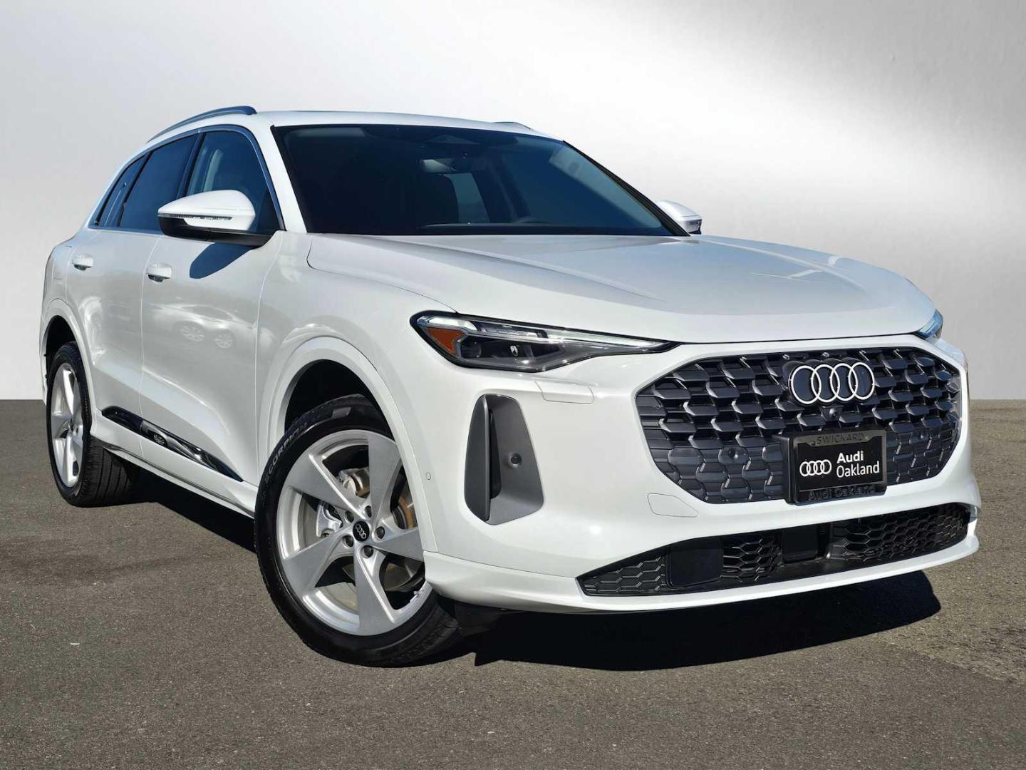 2025 Audi Q5 40 Premium Plus's photo