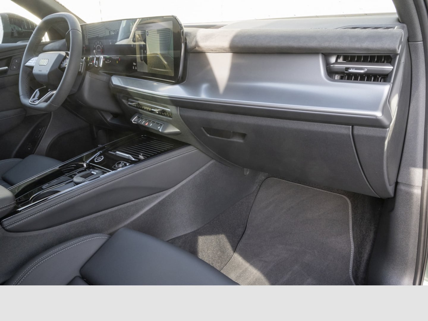 Bild über Audi Q3 SUV TFSI 110 kW S tronic - für weitere Informationen kontaktieren Sie den Audi Partner