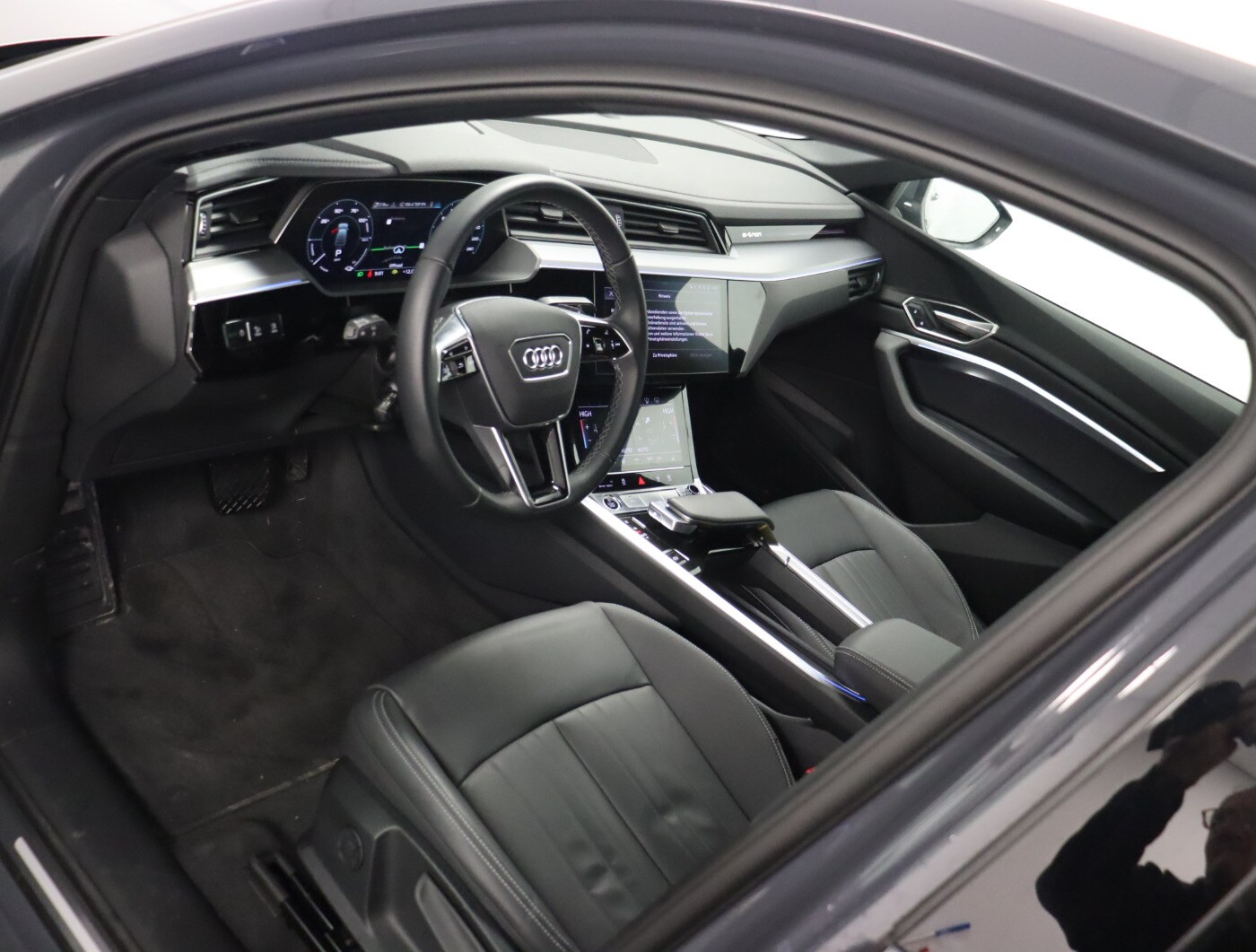 Image about Audi Q8 Sportback e-tron advanced 55 e-tron quattro