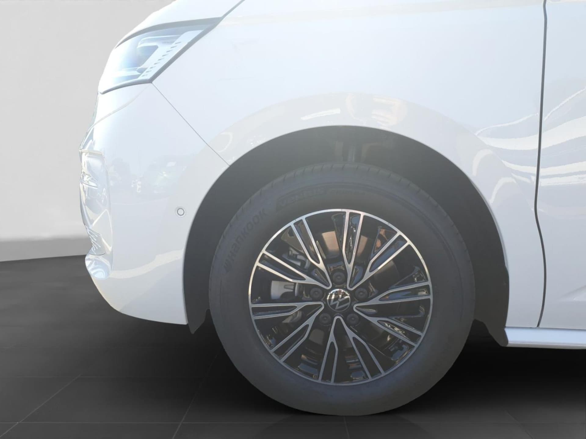 Volkswagen Multivan Langversion Basis-Modell