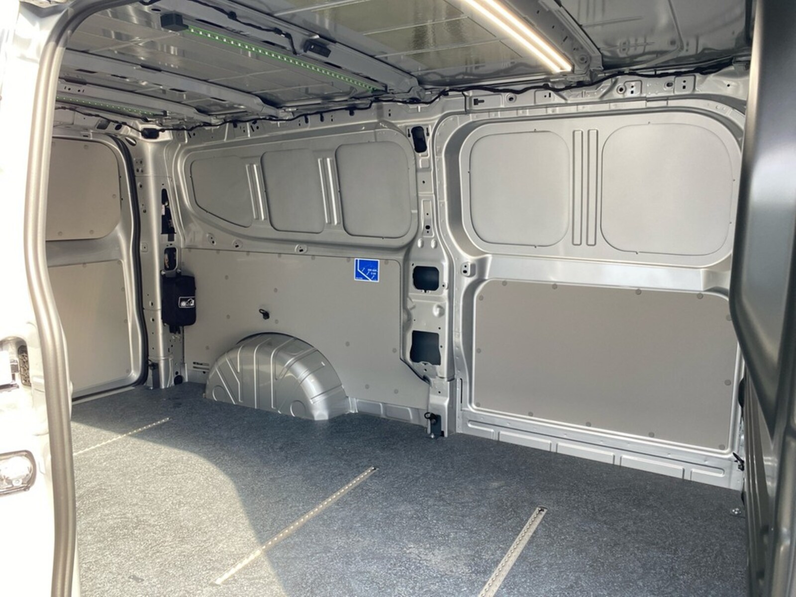 Volkswagen Transporter Kasten langer Radstand – Bild 6