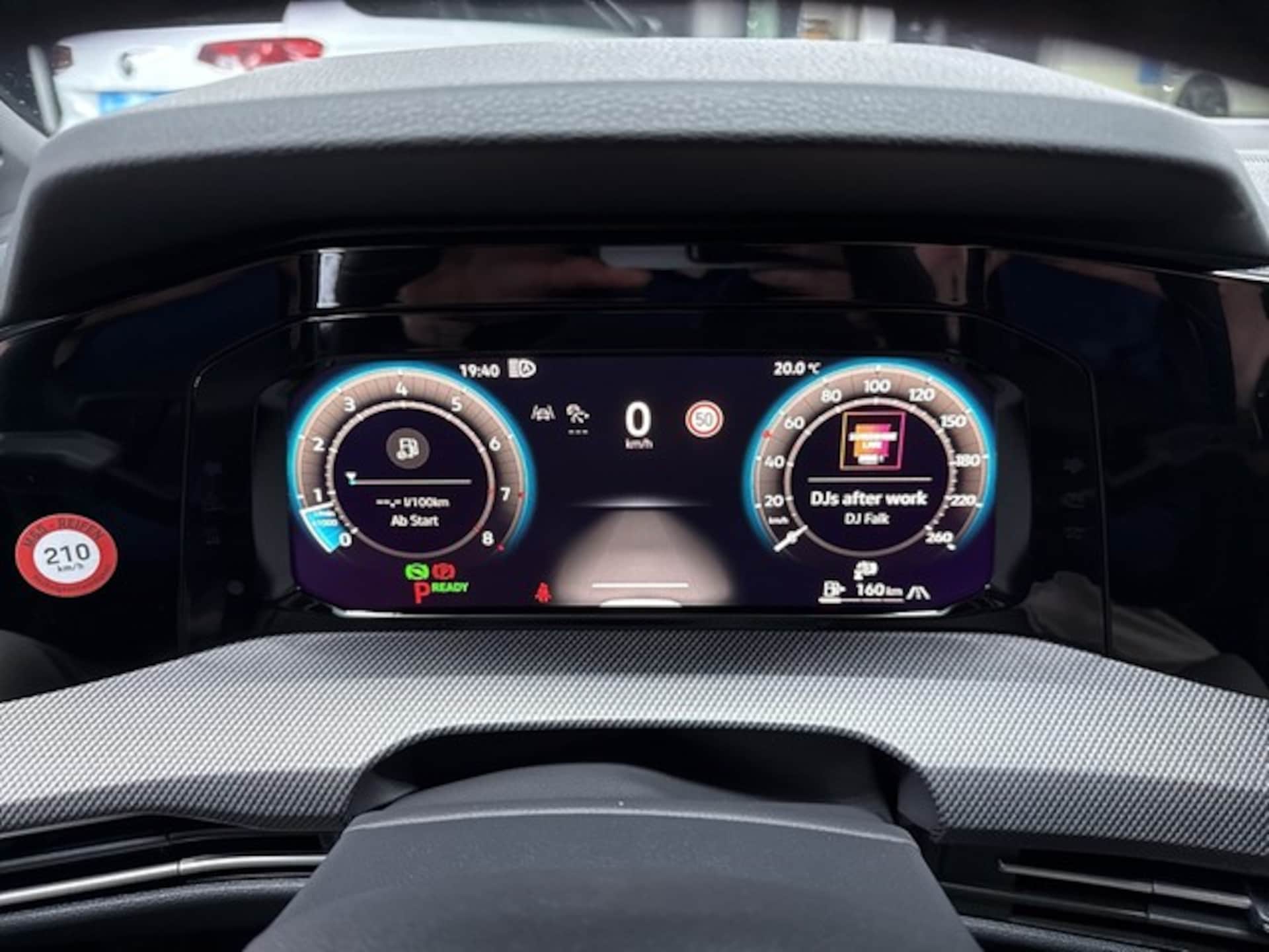 Volkswagen Golf R-Line