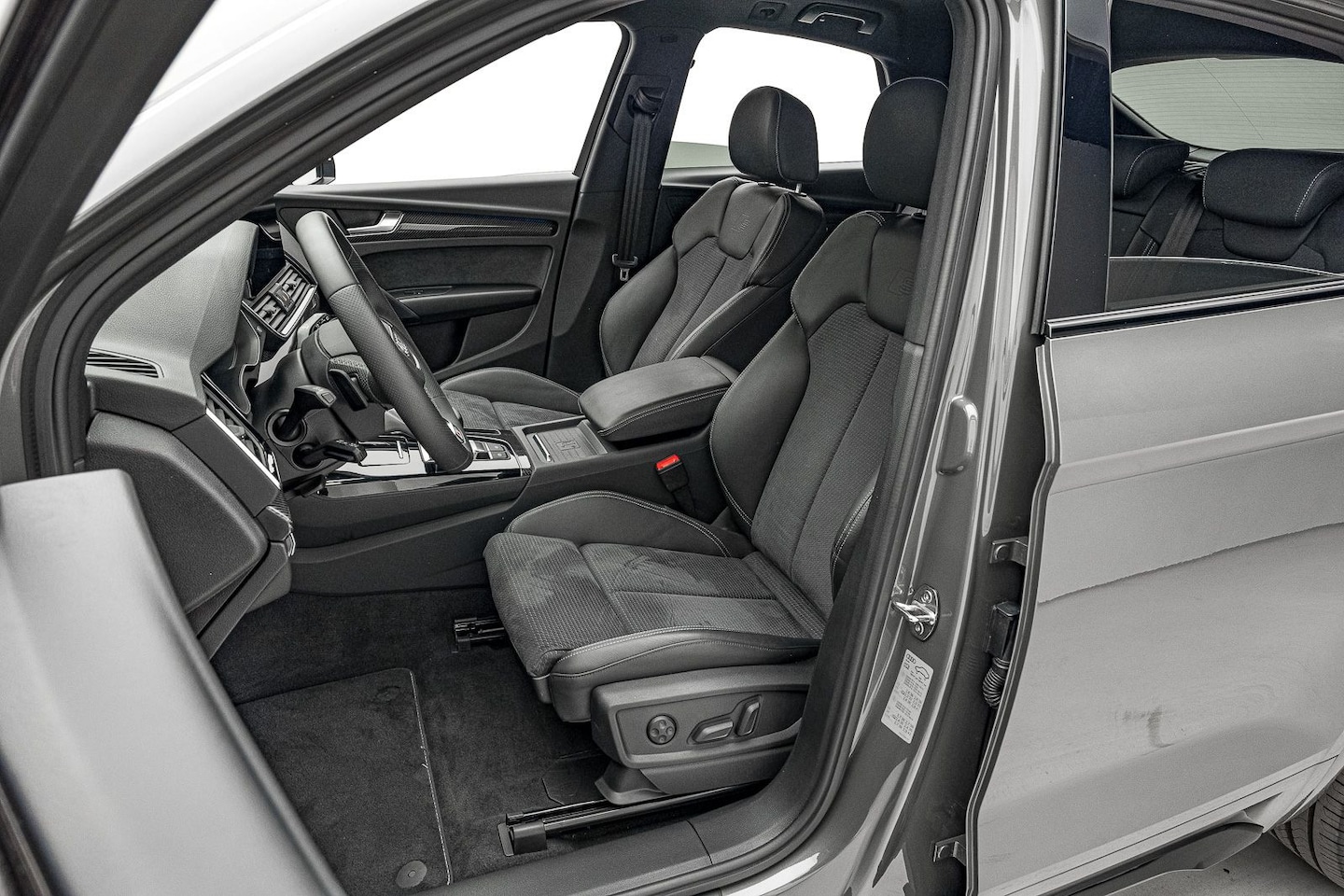 Bild über Audi Q5 Sportback TFSI e S line business 55 TFSI e quattro S tronic - für weitere Informationen kontaktieren Sie den Audi Partner