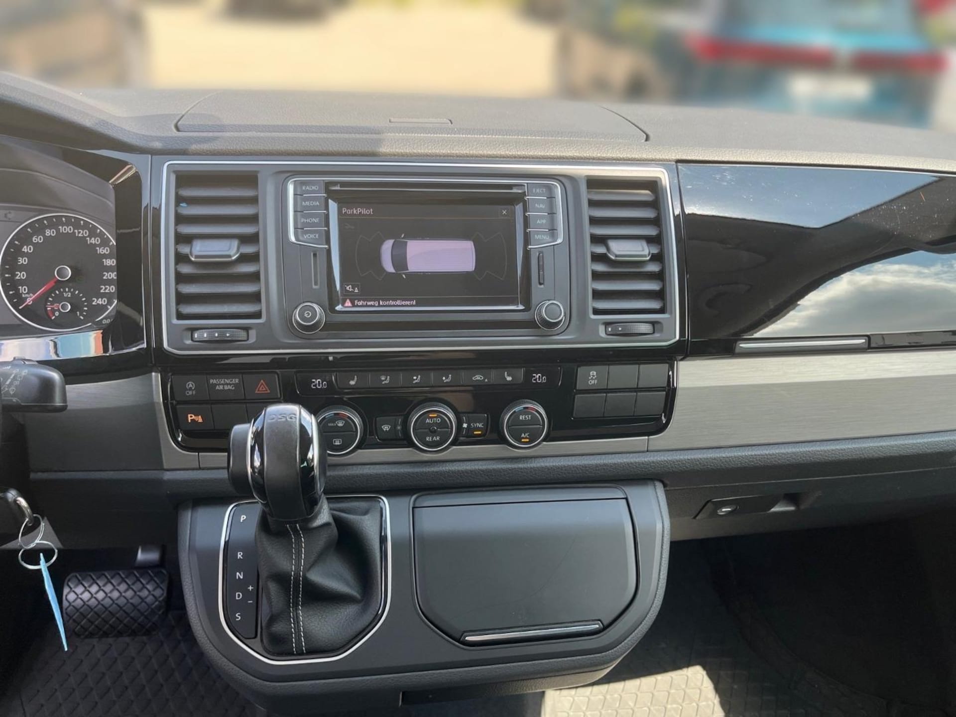 Volkswagen T6 California Beach