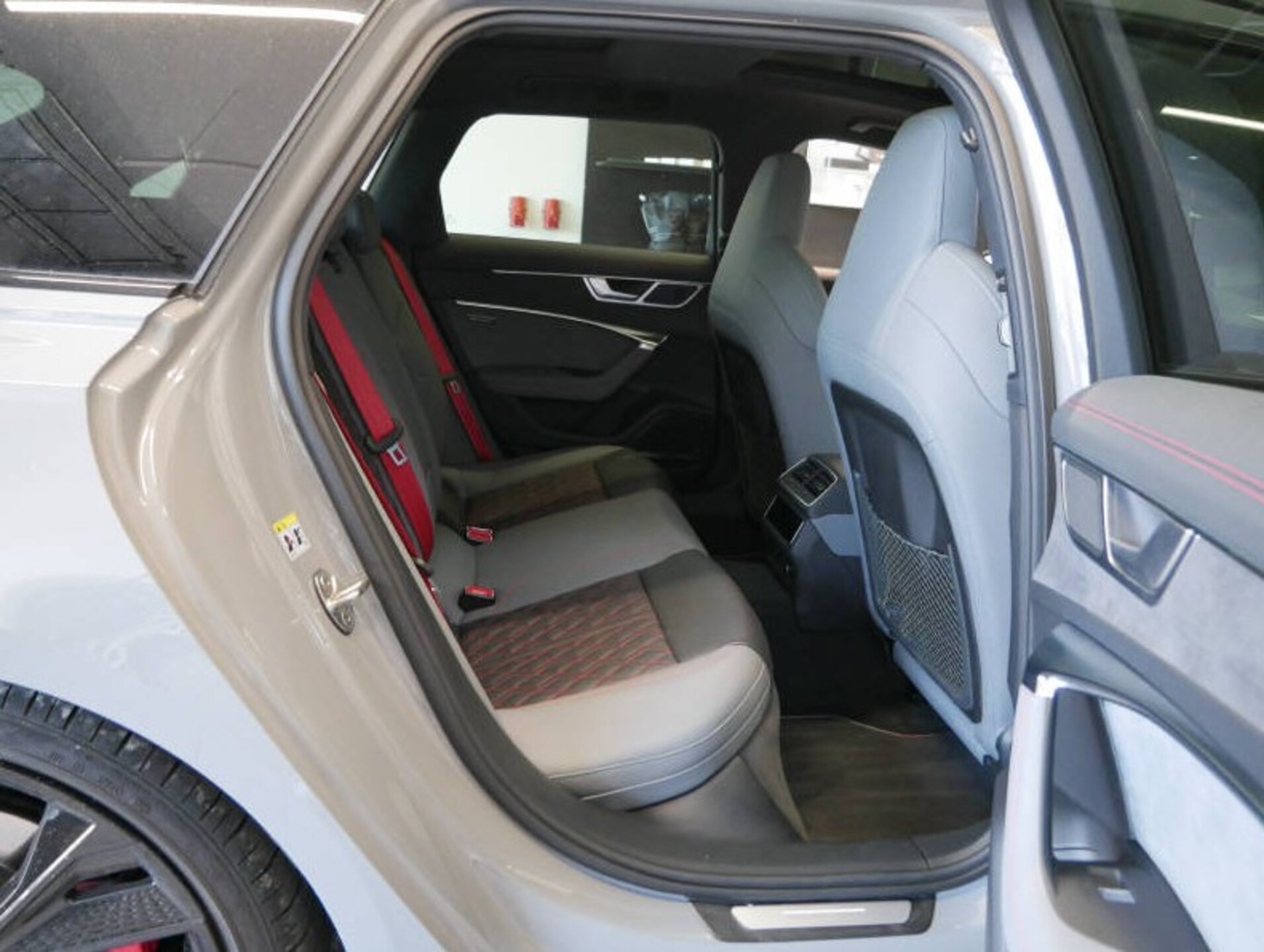 Audi S6 Avant