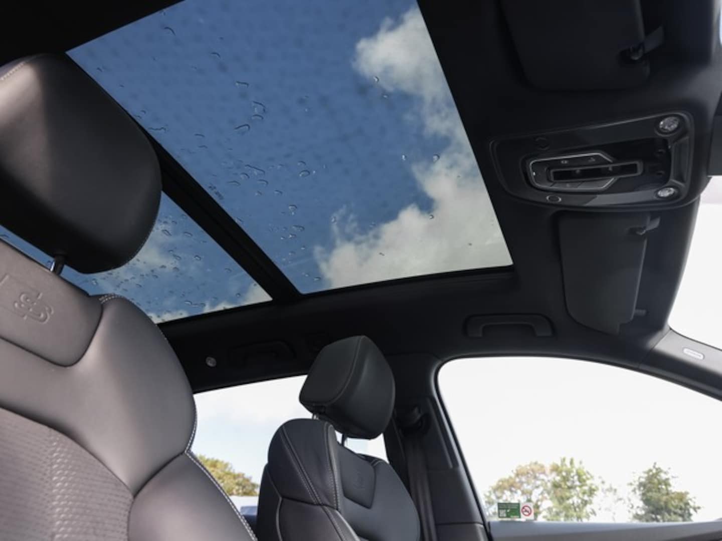 Bild über Audi SQ7 SUV TFSI quattro 373 kW tiptronic - für weitere Informationen kontaktieren Sie den Audi Partner