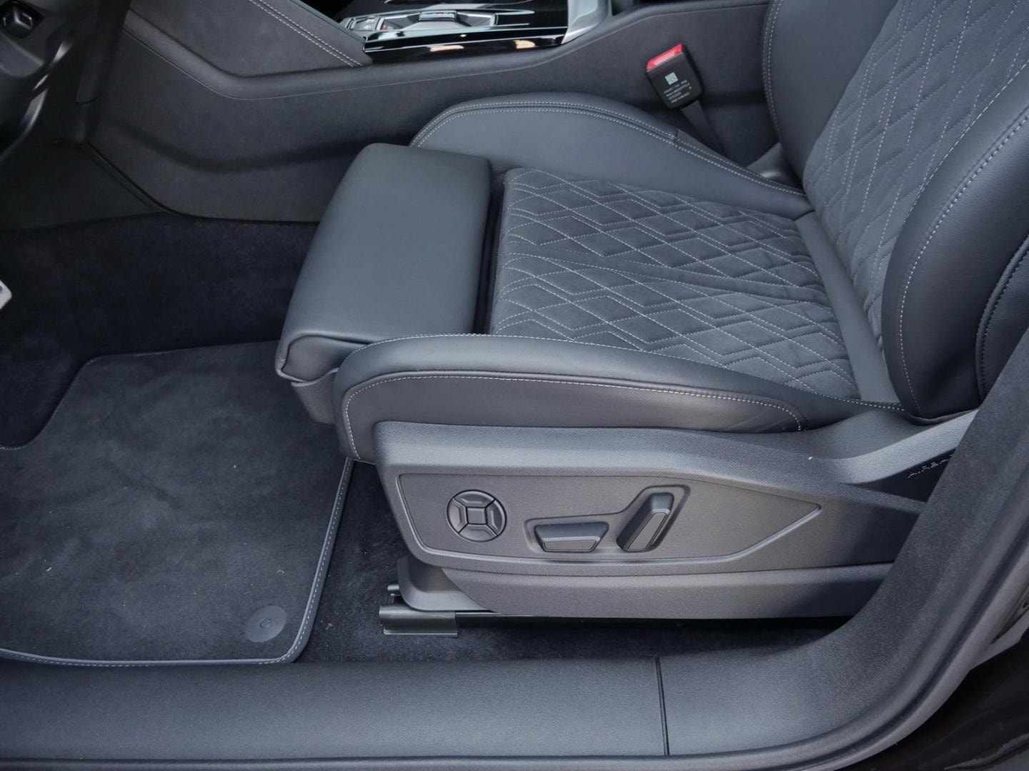 Bild über Audi SQ5 SUV TFSI 270 kW S tronic - für weitere Informationen kontaktieren Sie den Audi Partner