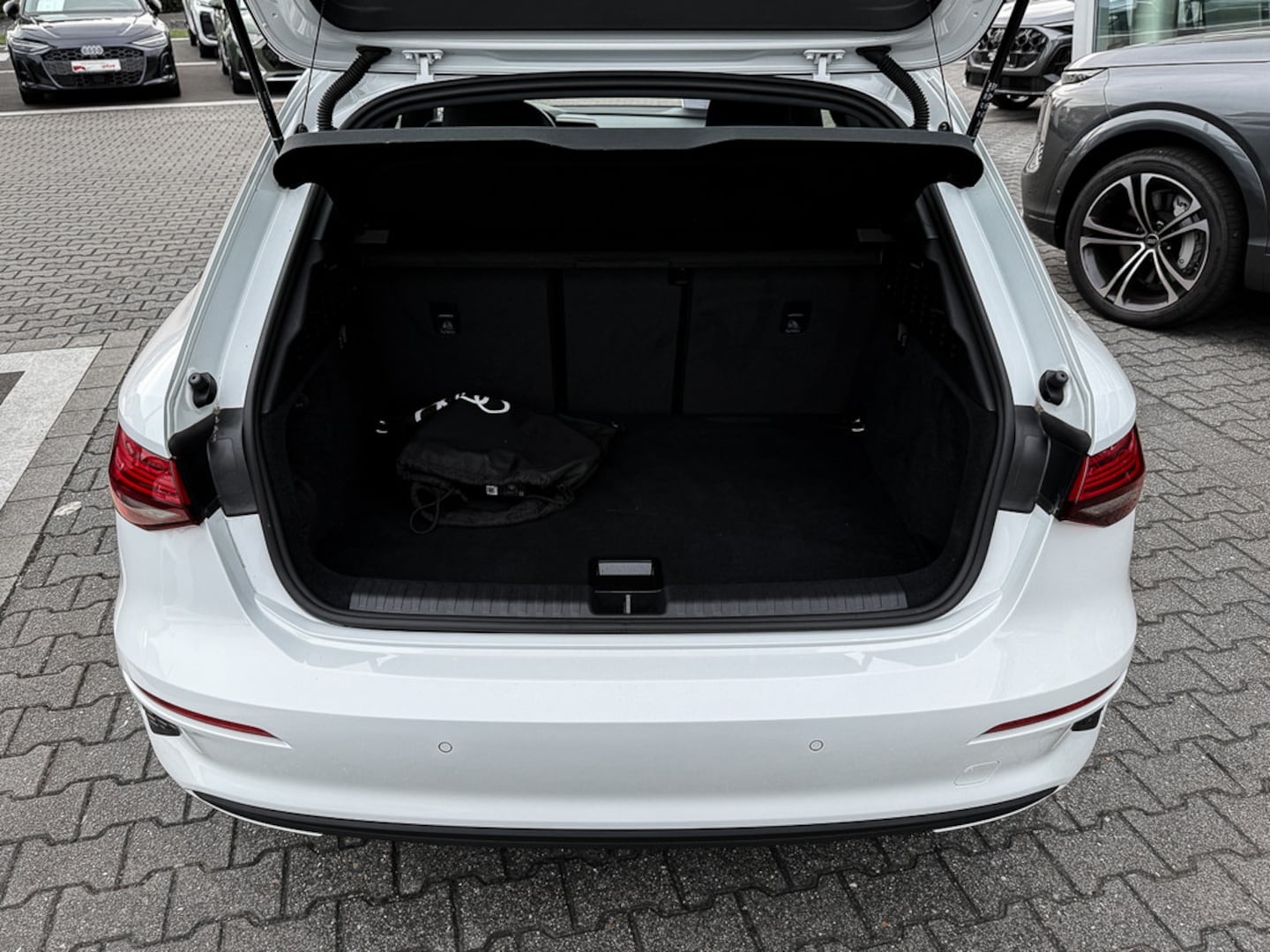 Bild über Audi A3 Sportback TFSI e 40 TFSI e S tronic - für weitere Informationen kontaktieren Sie den Audi Partner