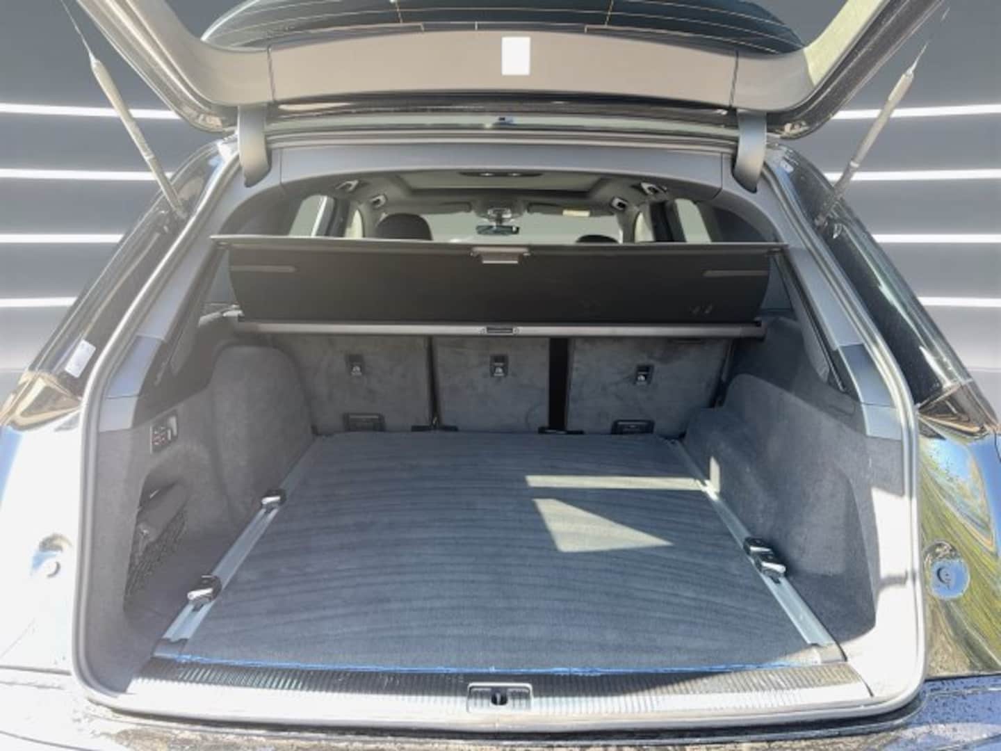 Bild über Audi Q7 SUV TFSI e S line business TFSI e quattro 290 kW tiptronic - für weitere Informationen kontaktieren Sie den Audi Partner