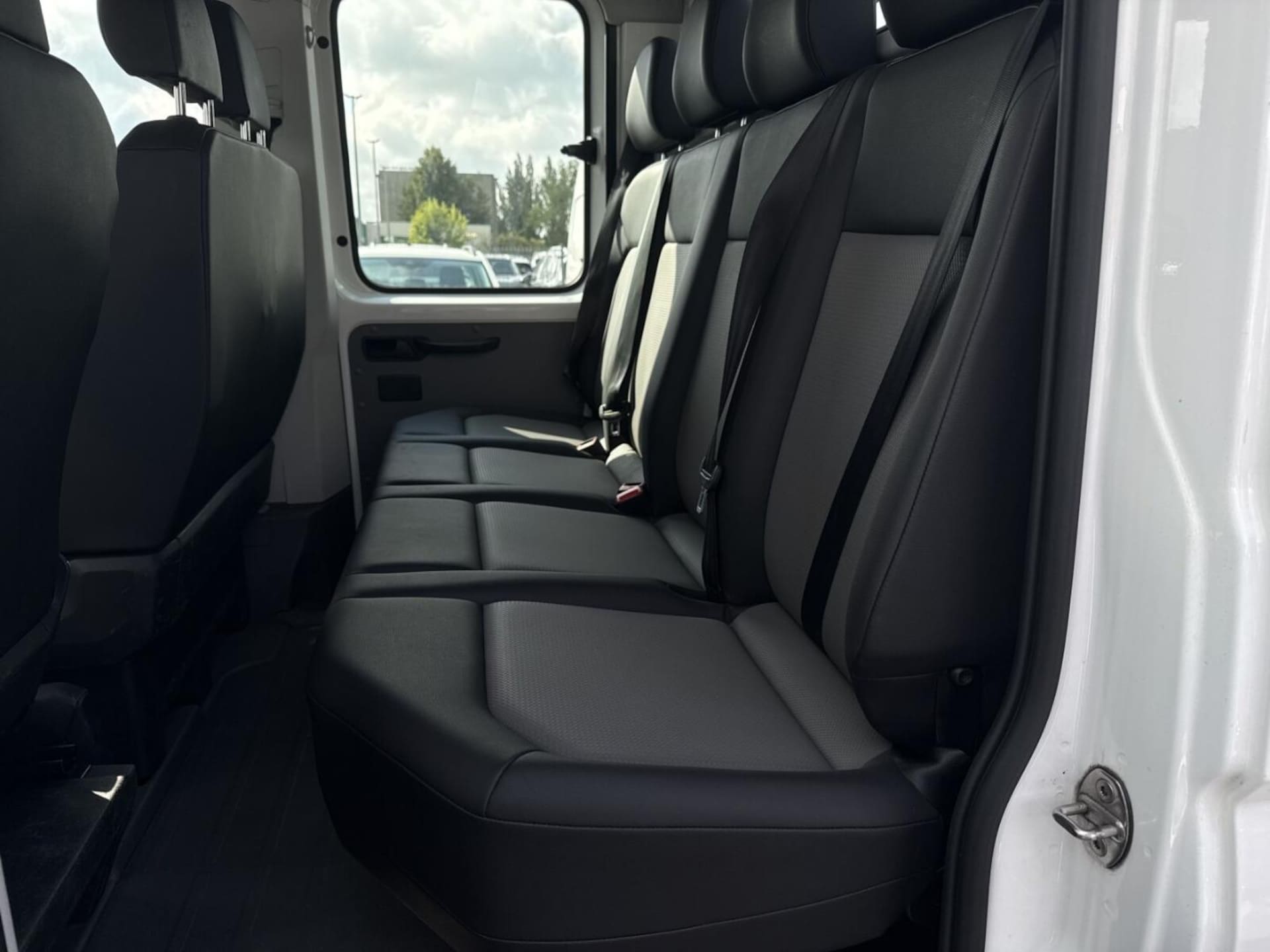 Volkswagen Crafter z podwójna kabiną z długim rozstawem osi