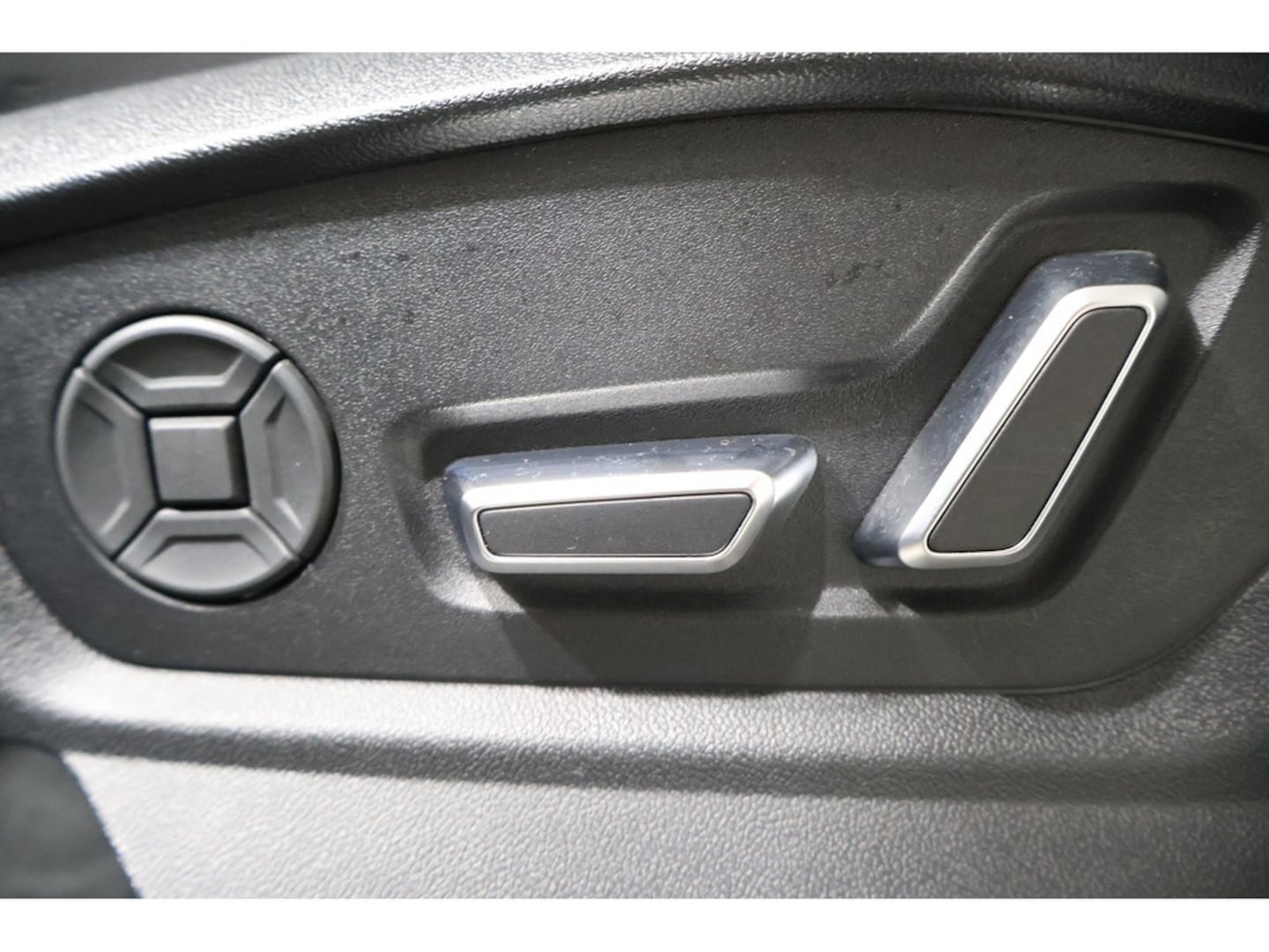 Bild über Audi Q8 SUV 50 TDI quattro tiptronic - für weitere Informationen kontaktieren Sie den Audi Partner