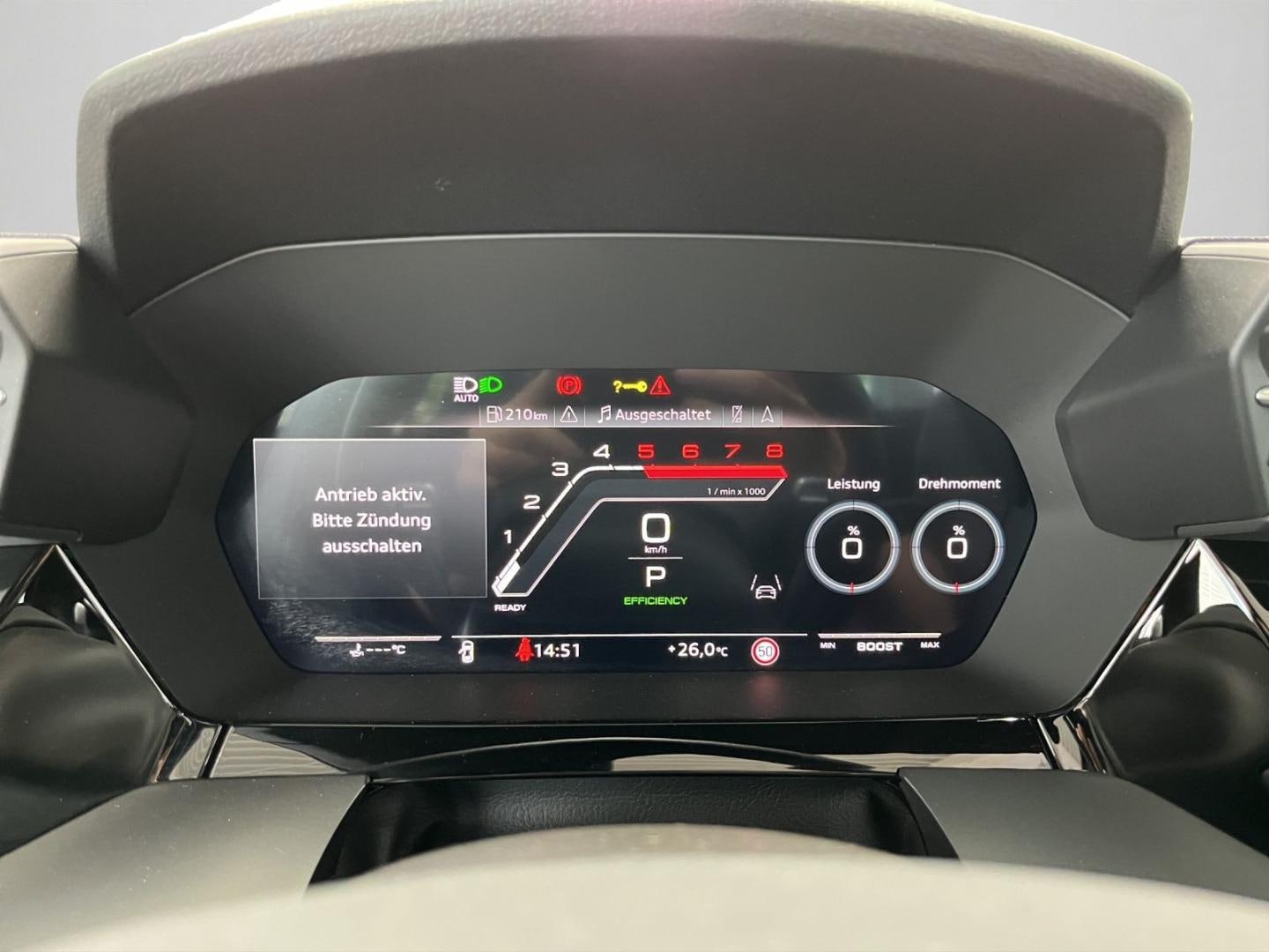 Bild über Audi RS 3 Limousine TFSI quattro S tronic - für weitere Informationen kontaktieren Sie den Audi Partner
