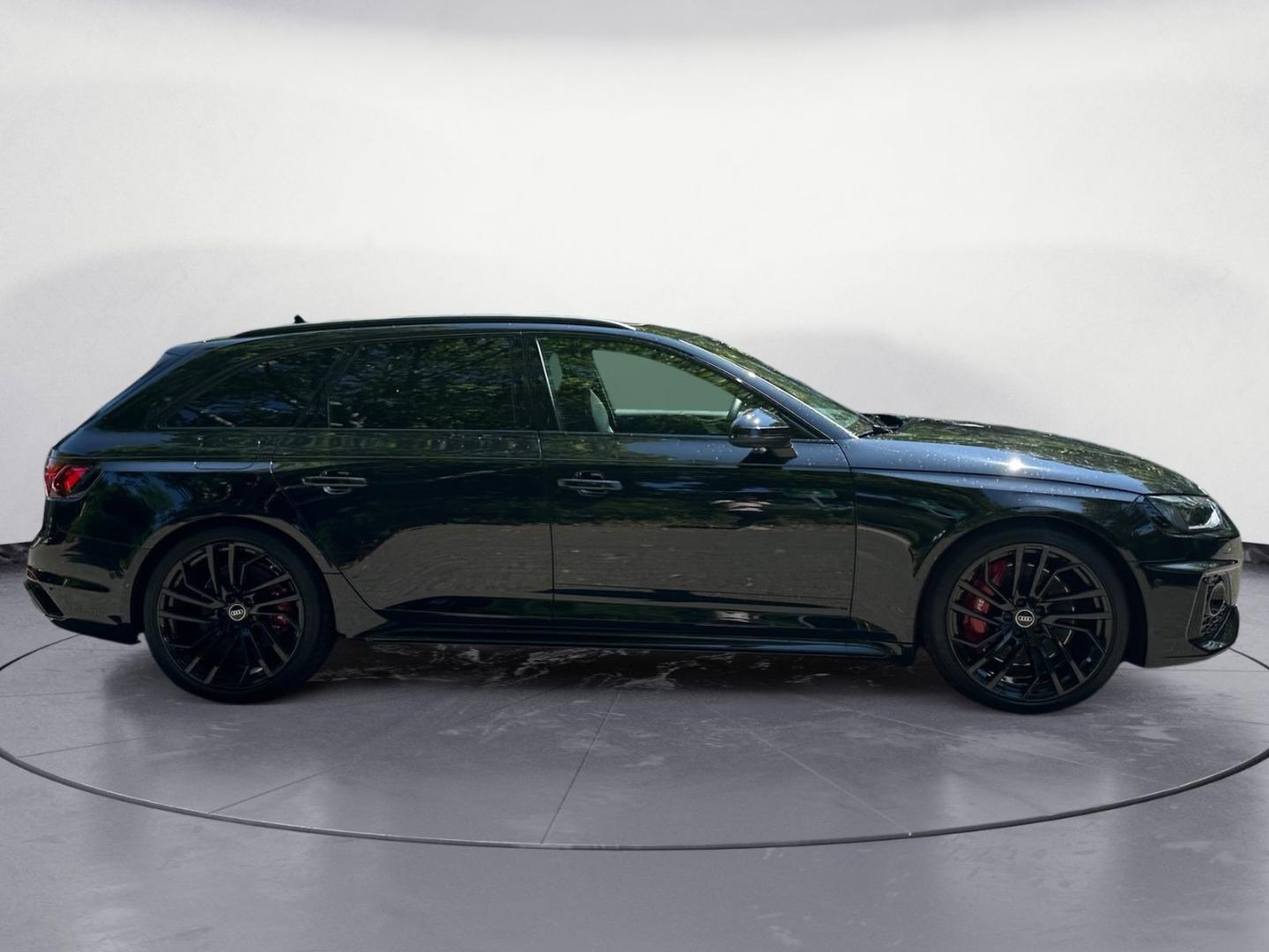 Image about Audi RS 4 Avant TFSI quattro tiptronic