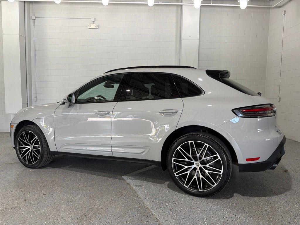 2025 Porsche Macan's photo