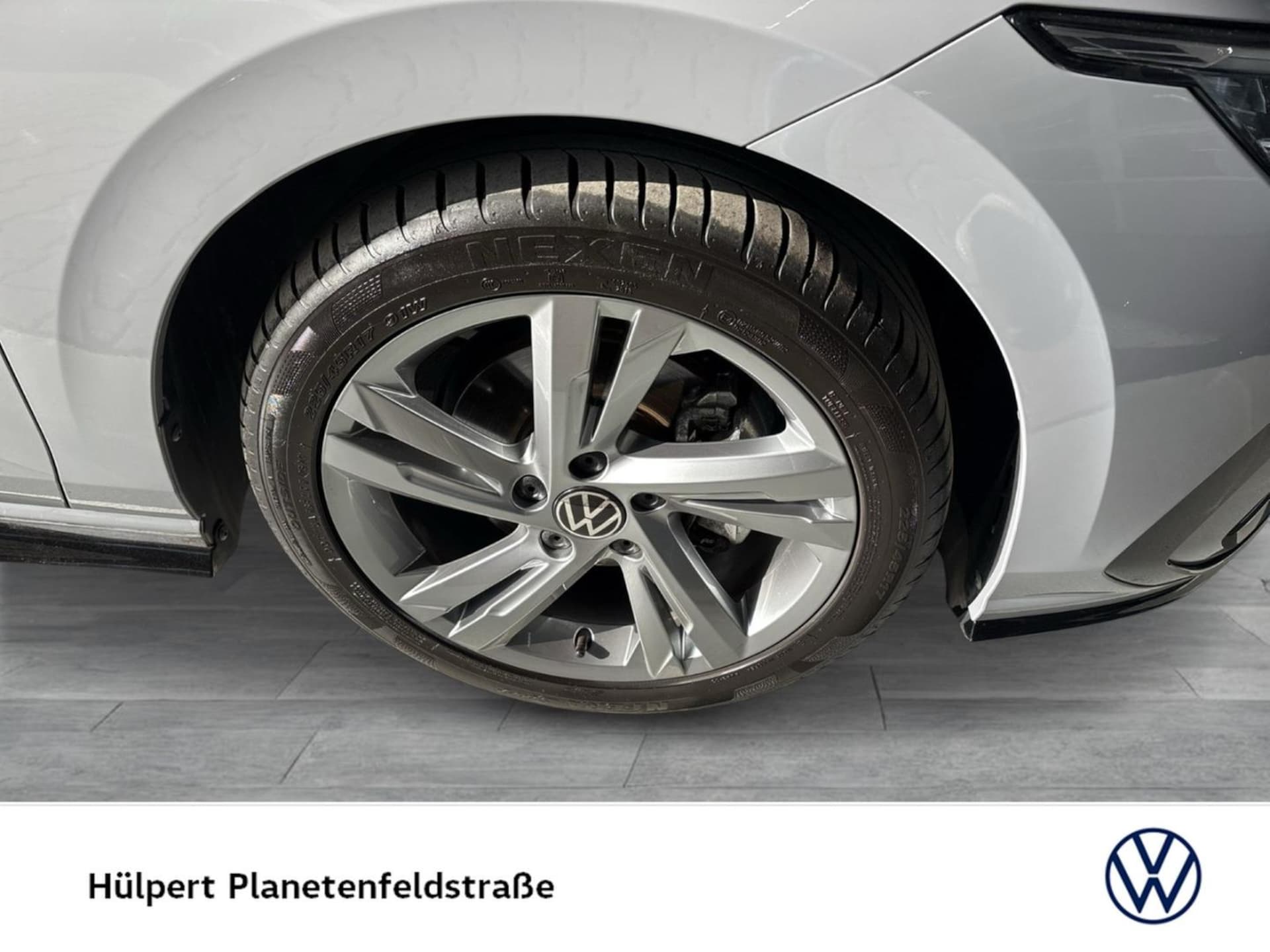 Volkswagen Golf R-Line