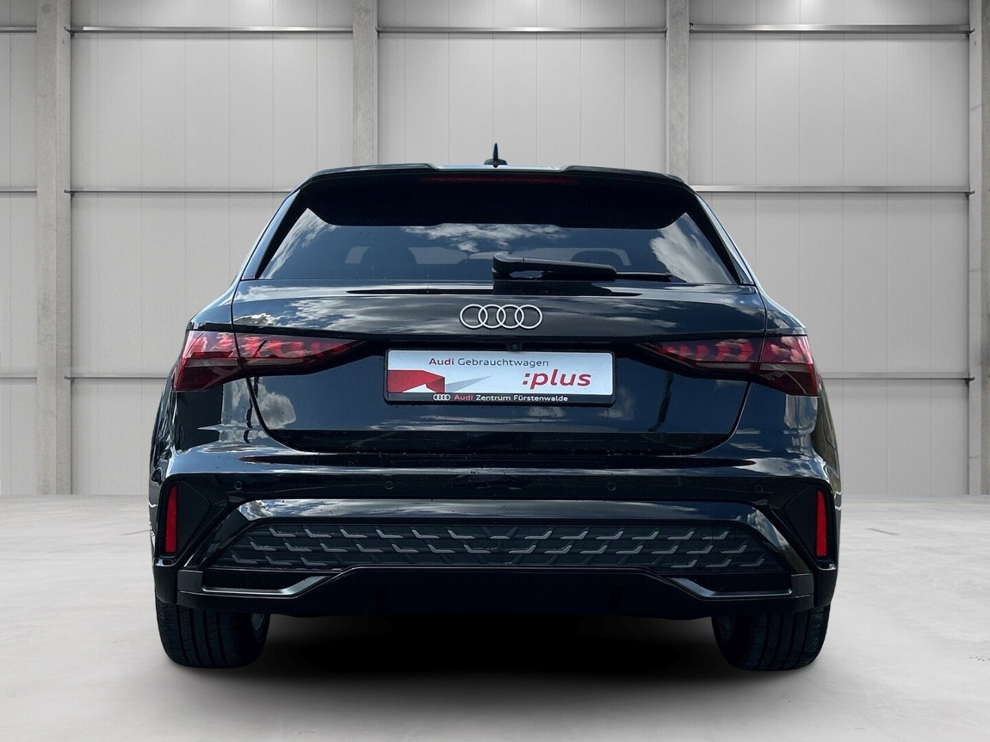 Bild über Audi A3 Sportback S line 35 TFSI S tronic - für weitere Informationen kontaktieren Sie den Audi Partner