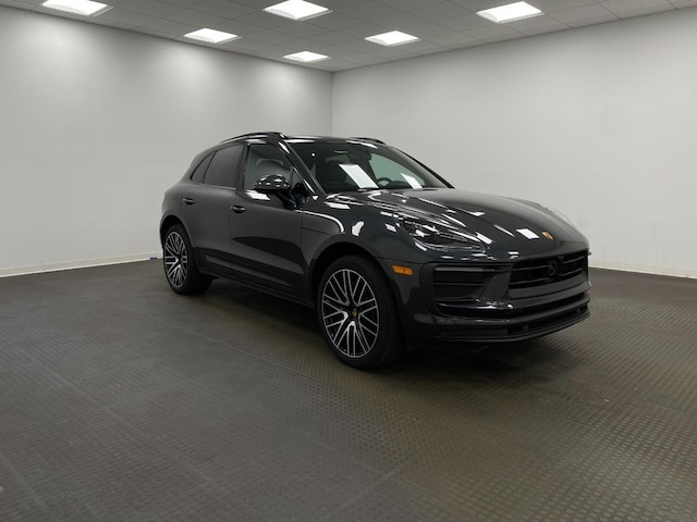 2026 Porsche Macan T - Photo 11