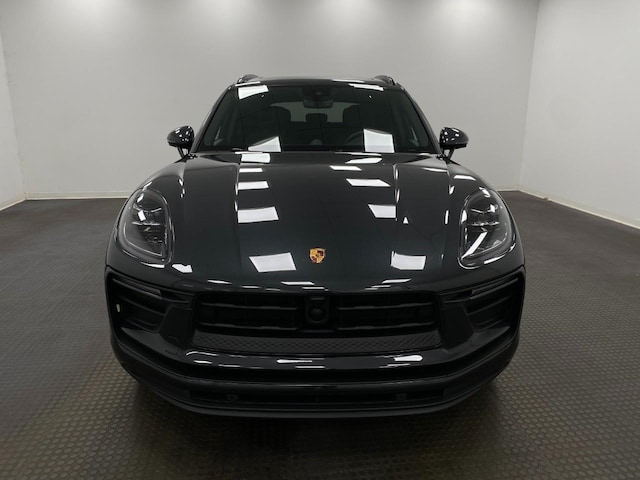 2026 Porsche Macan T - Photo 12