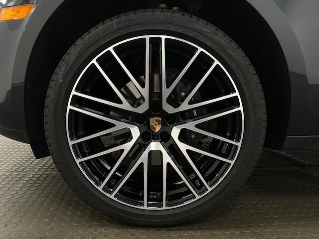 2026 Porsche Macan T - Photo 13