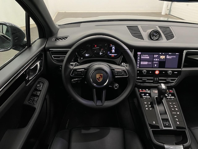 2026 Porsche Macan T - Photo 14