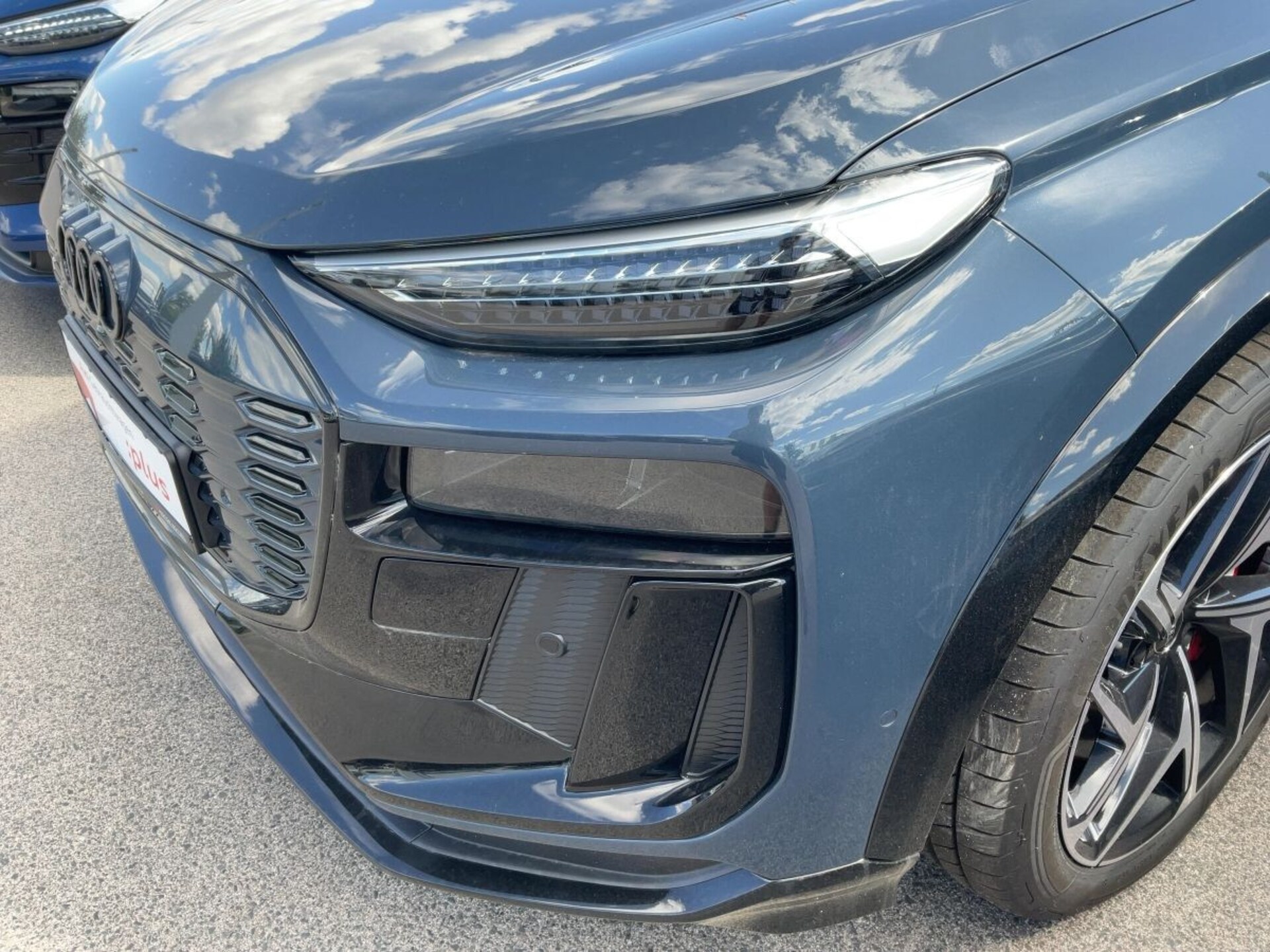 Audi SQ6 SUV e-tron