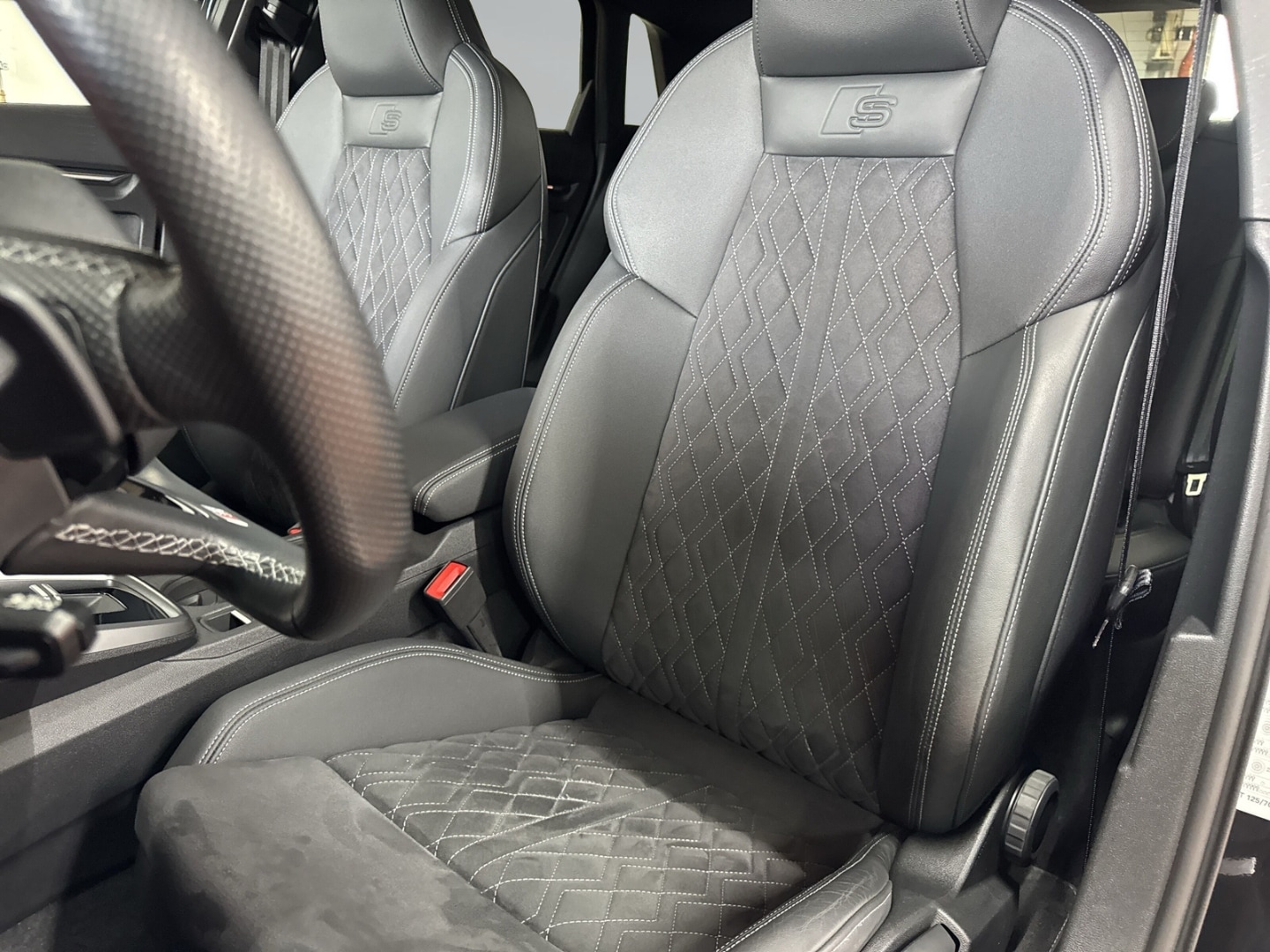 Bild über Audi S3 Sportback TFSI quattro S tronic - für weitere Informationen kontaktieren Sie den Audi Partner