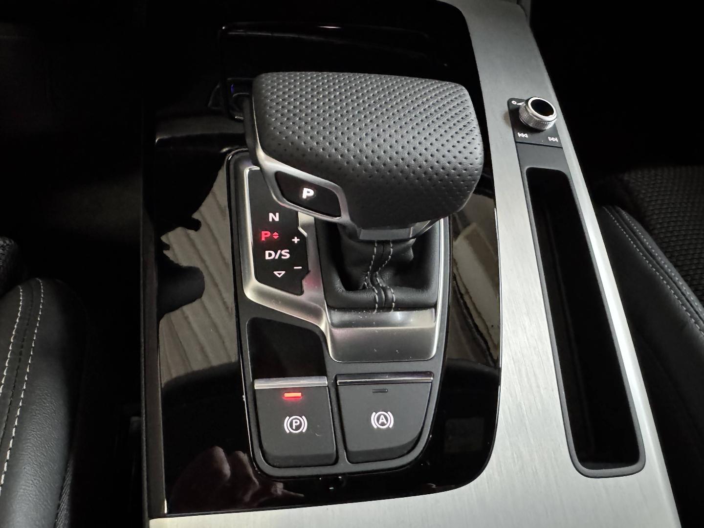 Image about Audi Q5 TFSI e S line 50 TFSI e Hybride rechargeable quattro 220 kW (299 ch) S tronic