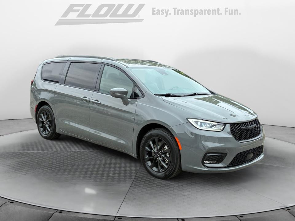 2021 Chrysler Pacifica Touring L's photo