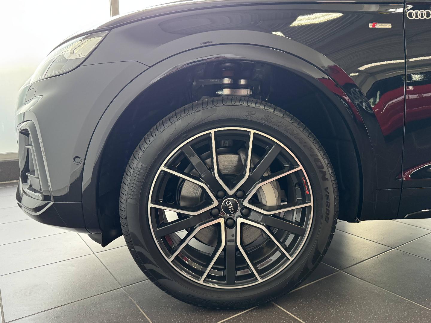 Image about Audi Q5 TFSI e S line 50 TFSI e Hybride rechargeable quattro 220 kW (299 ch) S tronic