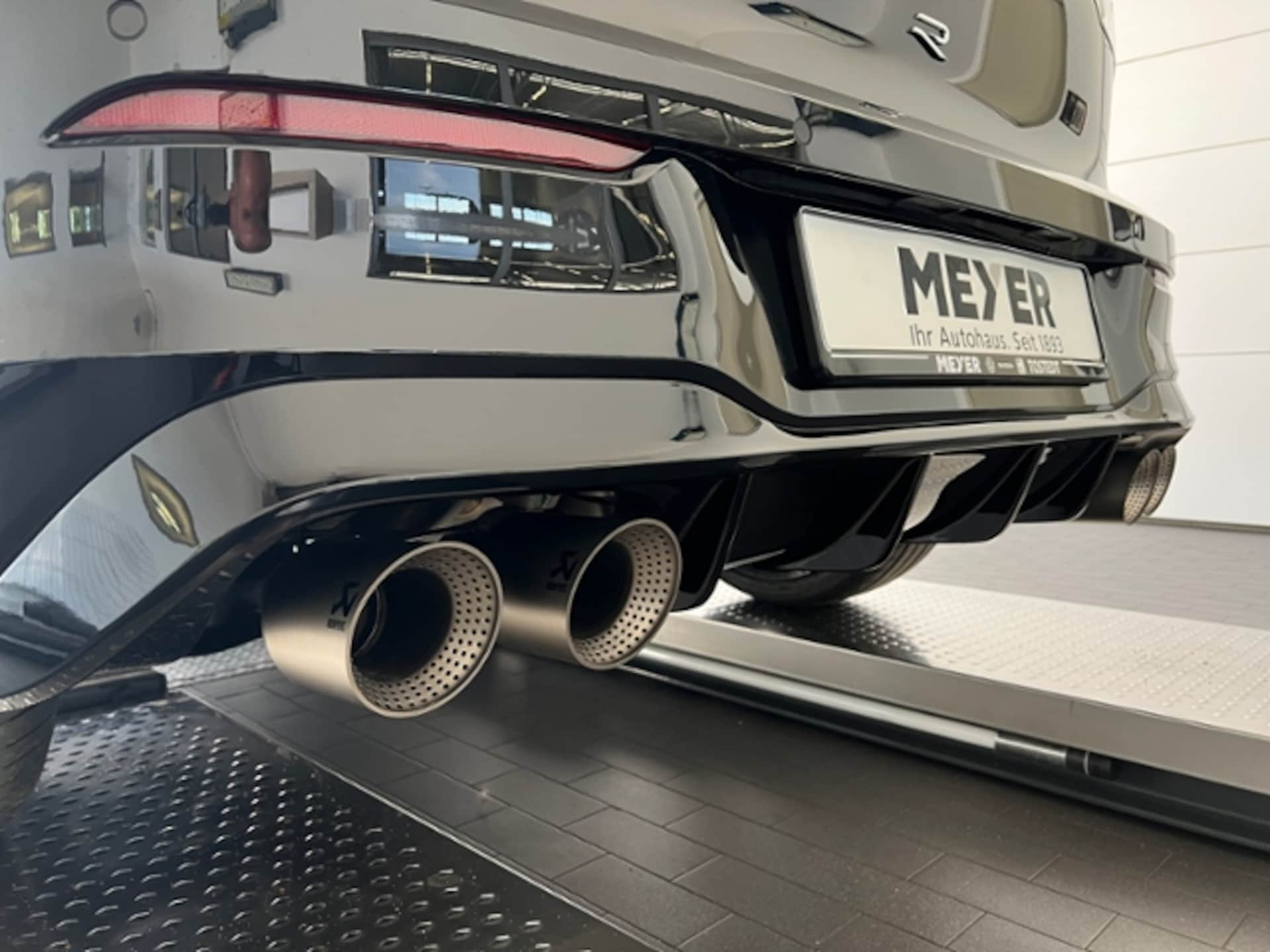 Volkswagen Golf R
