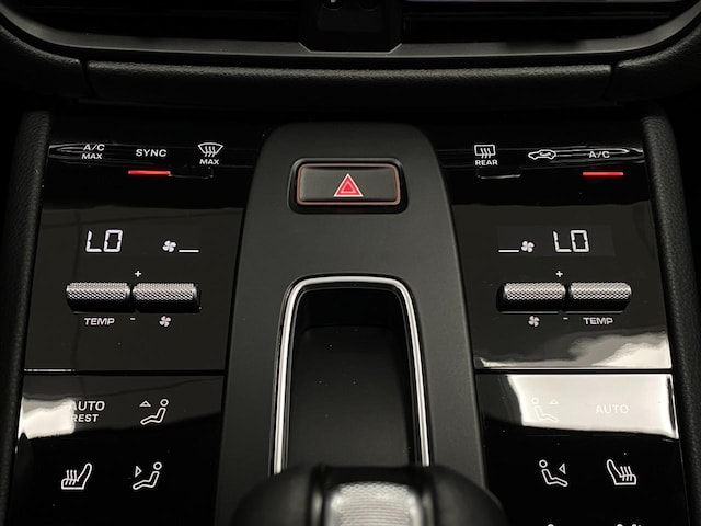 2026 Porsche Macan T - Photo 28