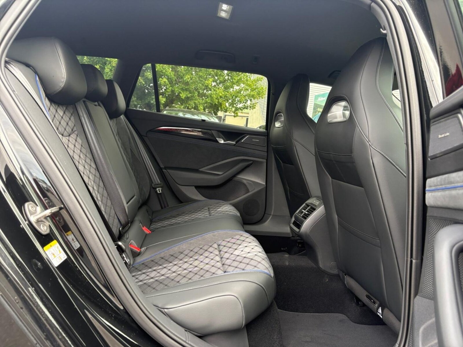 Volkswagen Passat – Bild 11